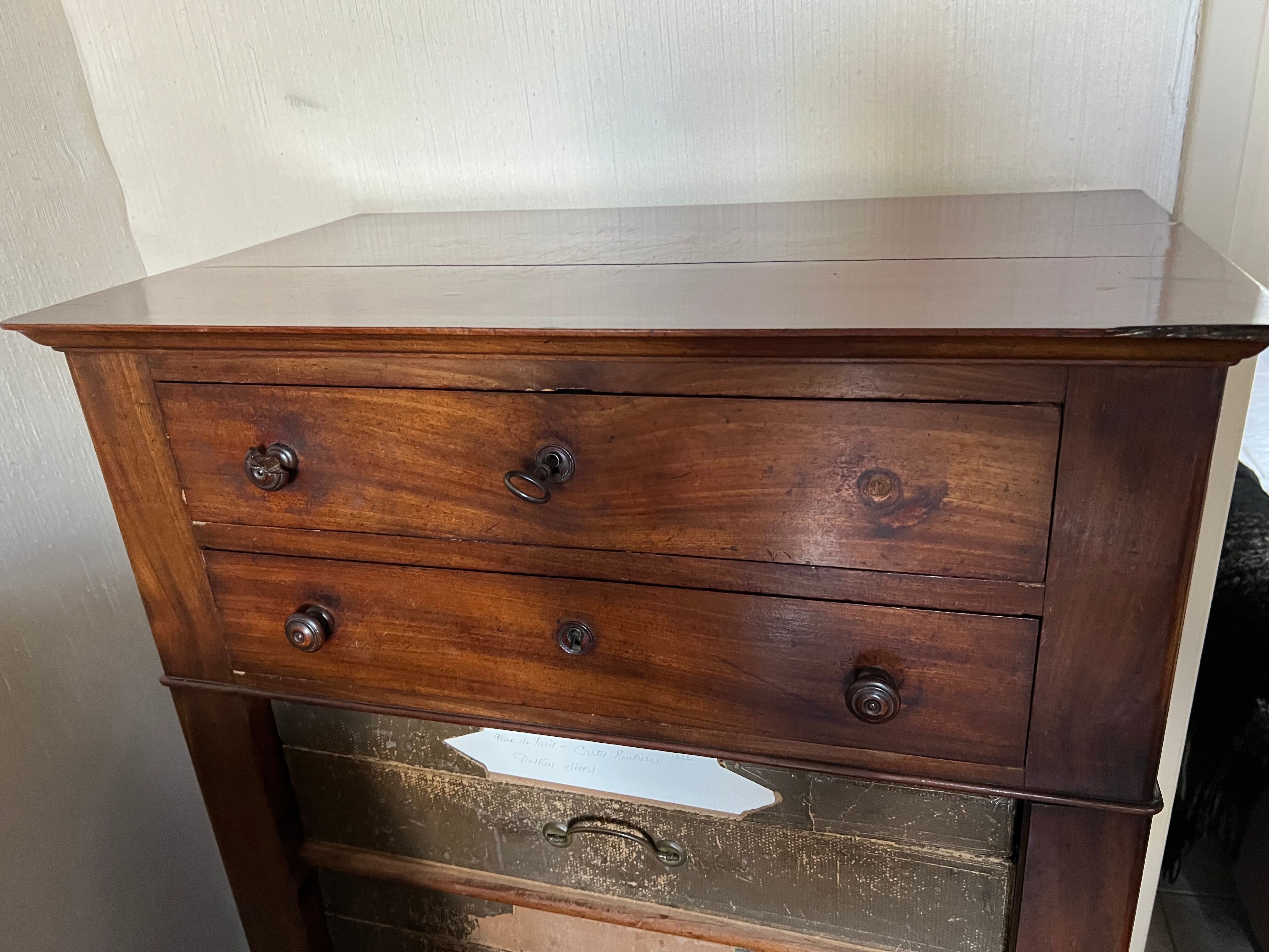 Cardboard restaurant or furniture by profession notary