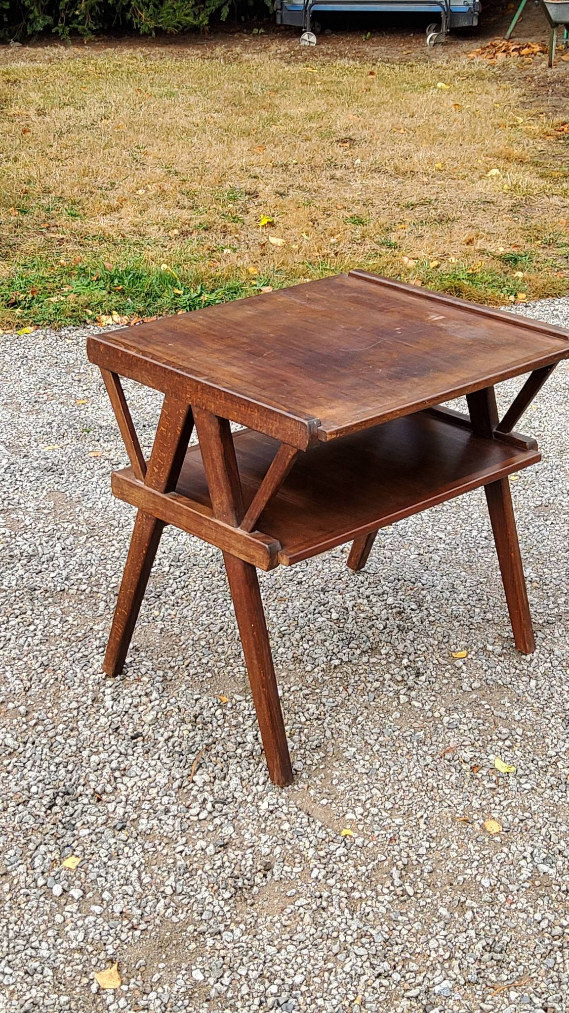 Table d’appoint vintage des années 50 en hêtre chêne et peuplier pieds compas