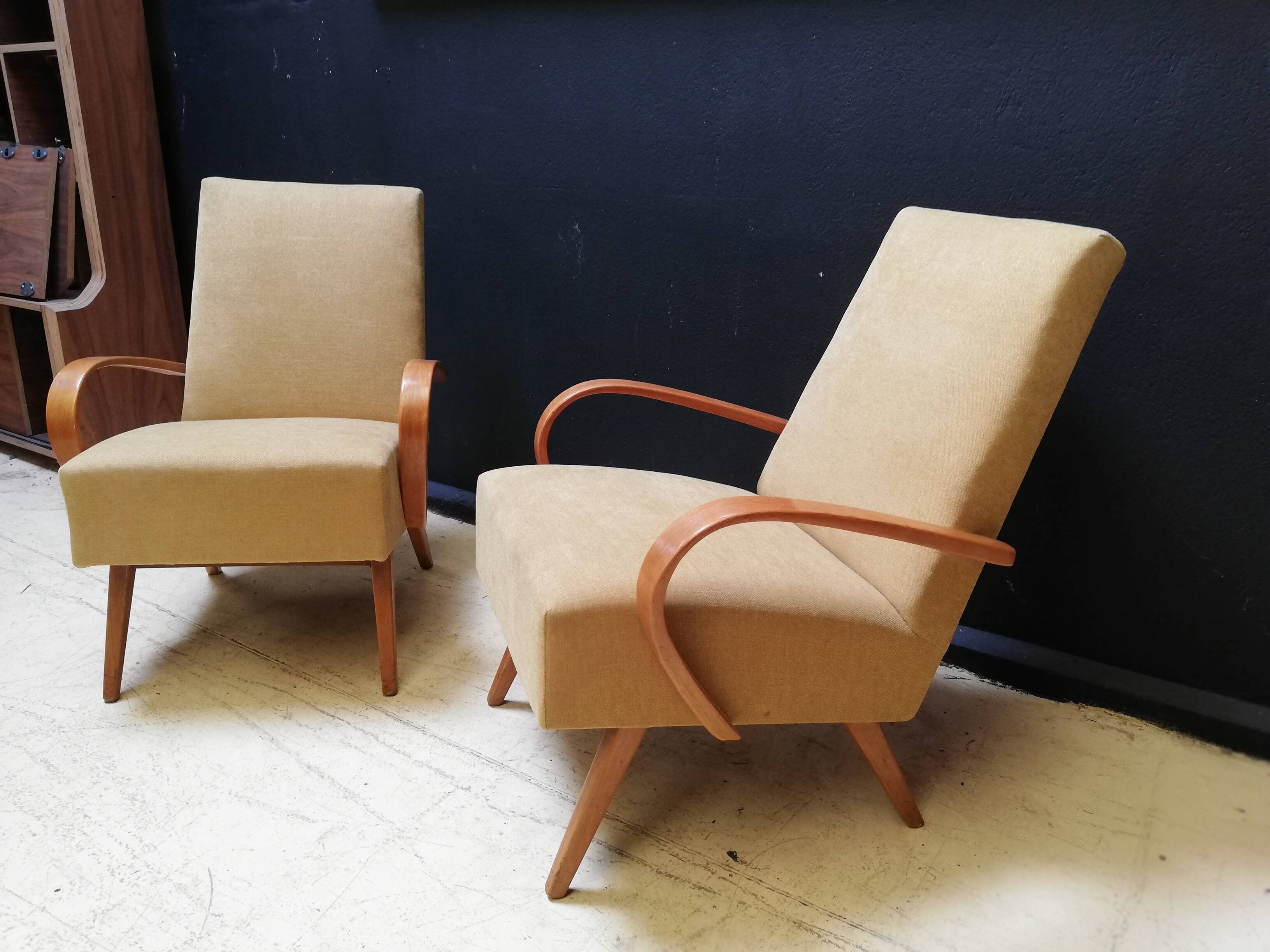 Paire de fauteuils vintage Halabala 1950