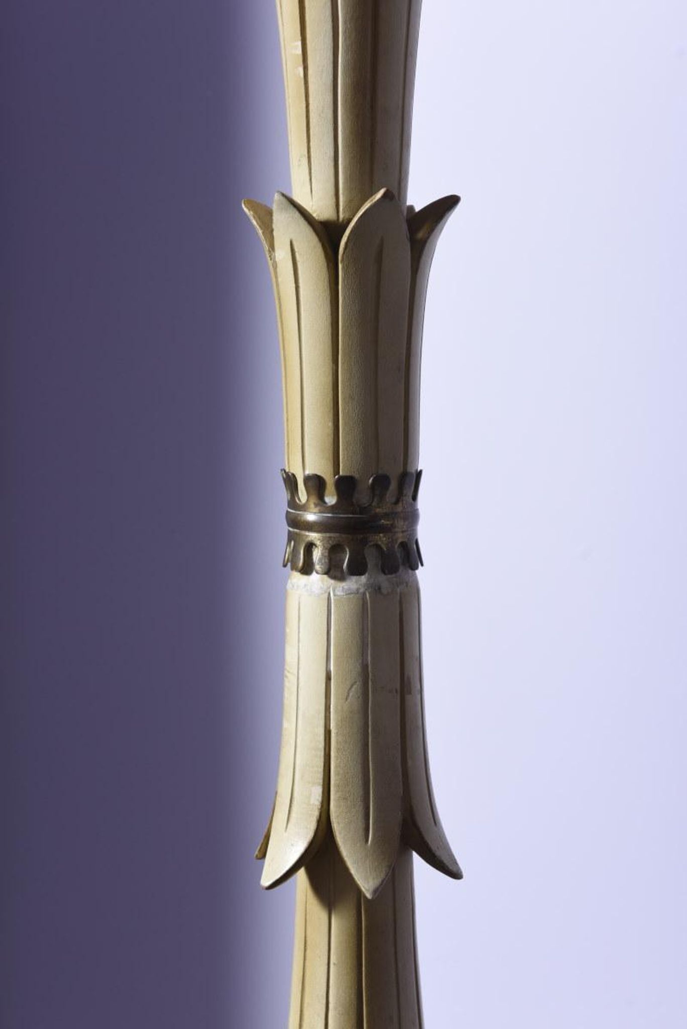 Lampadaire vintage en bois et en laiton Italie