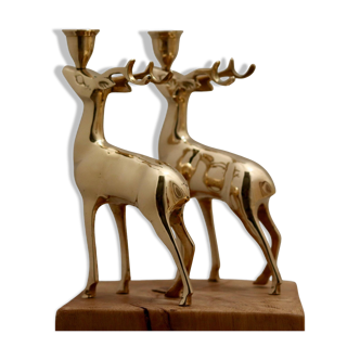 Paire de bougeoirs en laiton en forme de cerfs du milieu du siècle