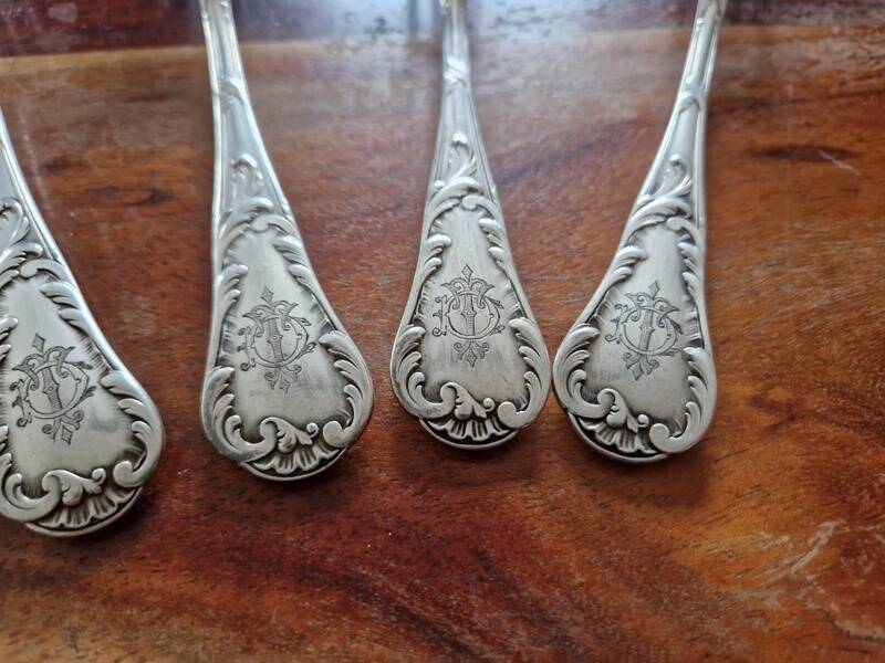 4 fourchettes à entremets Christofle en métal argenté modèle Chrysanthèmes