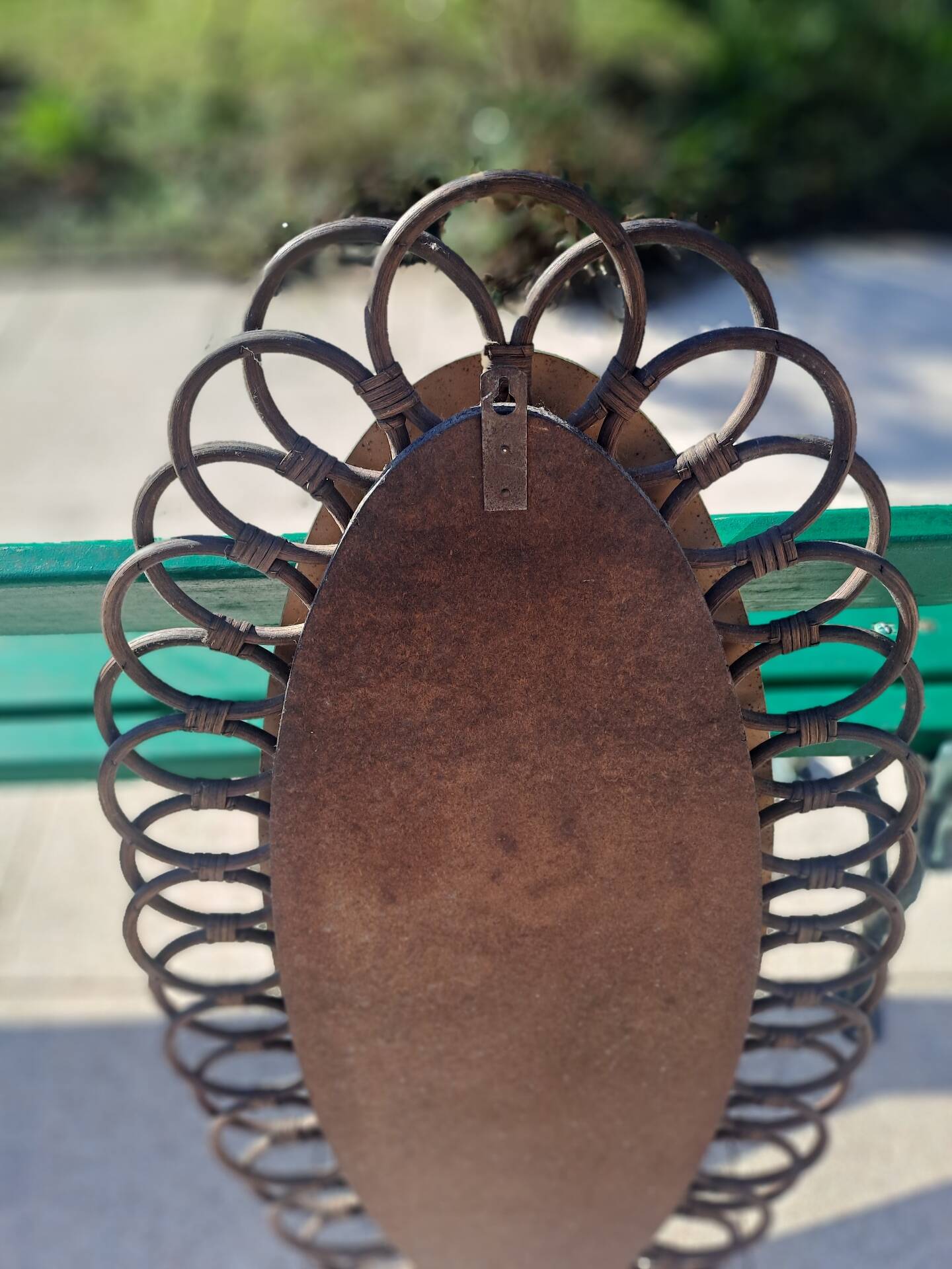 Miroir ovale en rotin années 60