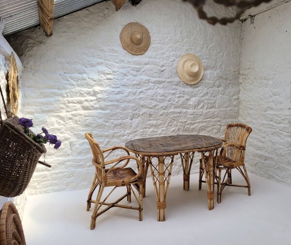 Table duo avec fauteuils en bambou rotin et verre fumé  Audoux Minet