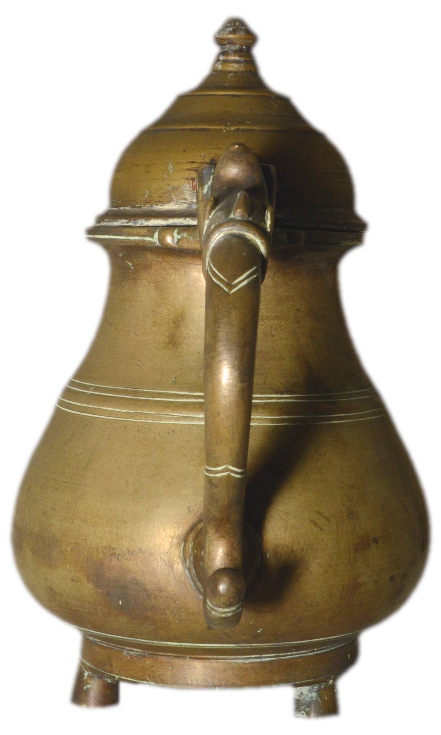 Verseuse, jug or ethnic teapot, antique, in bronze, India, 32x25cm