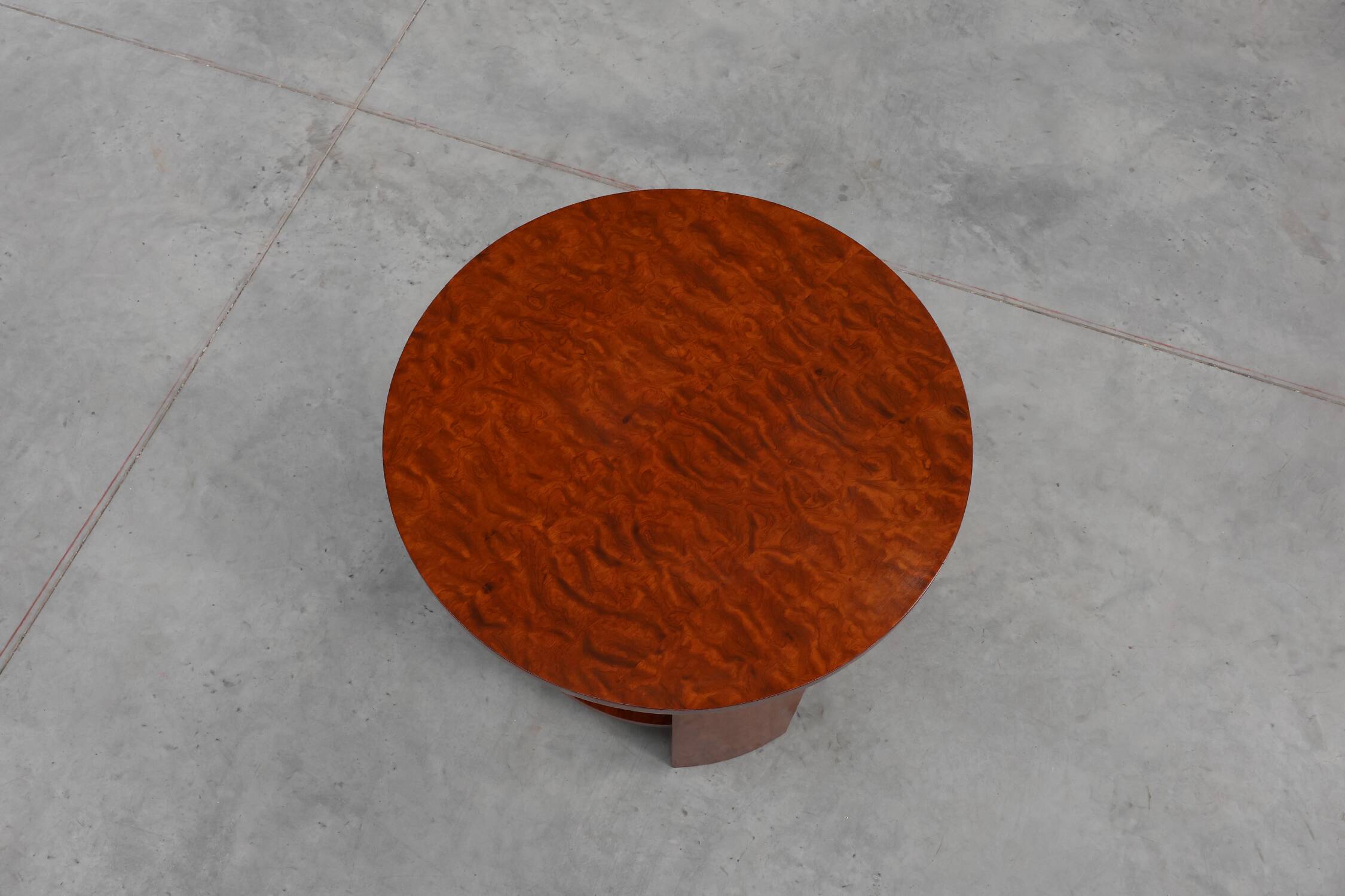 Round Art Deco coffee table in burl veneer, France ca. 1920