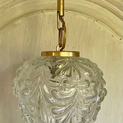 Suspension en verre moulé et métal doré vintage