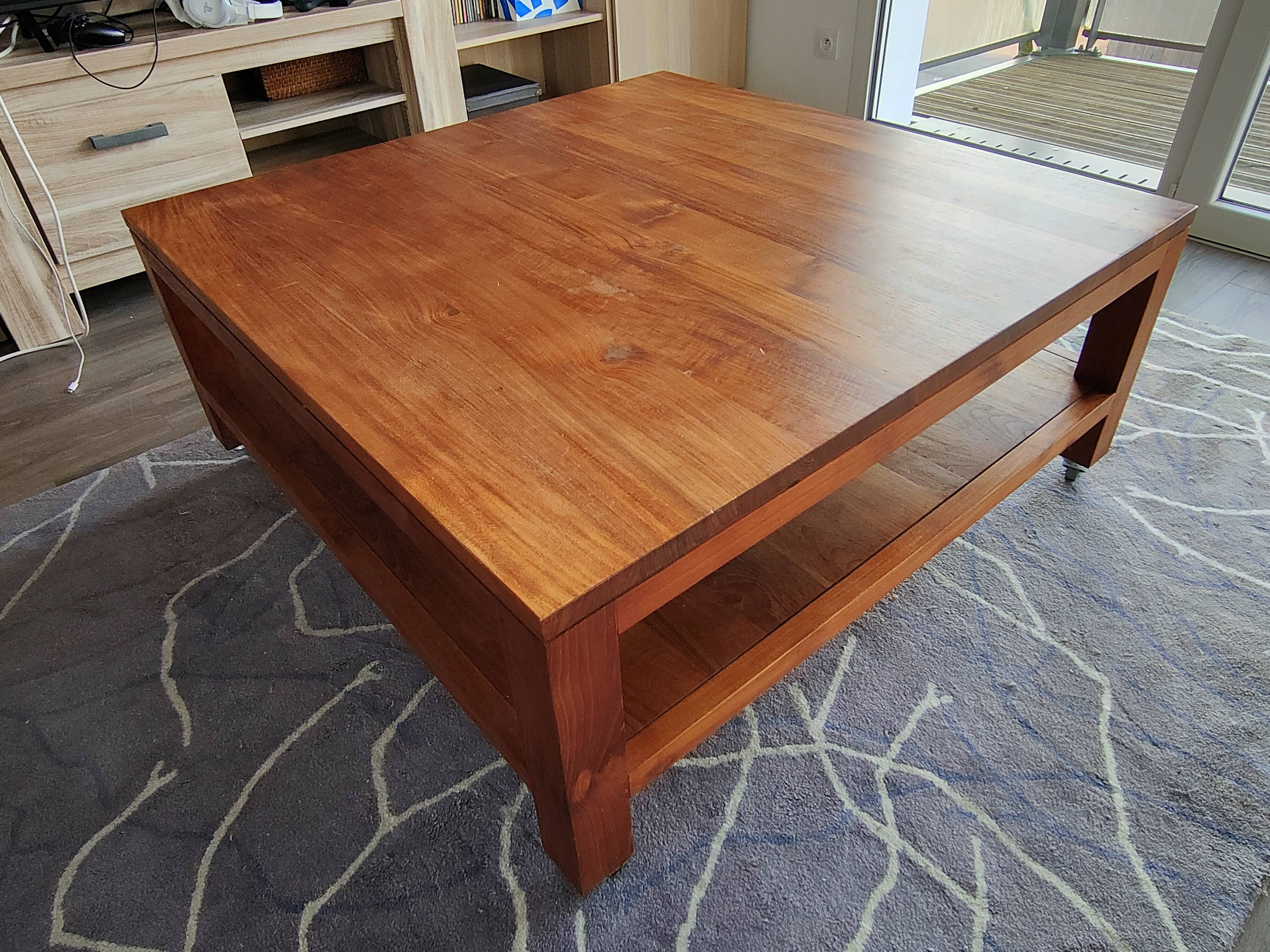 Coffee table for the living room in solid teak.