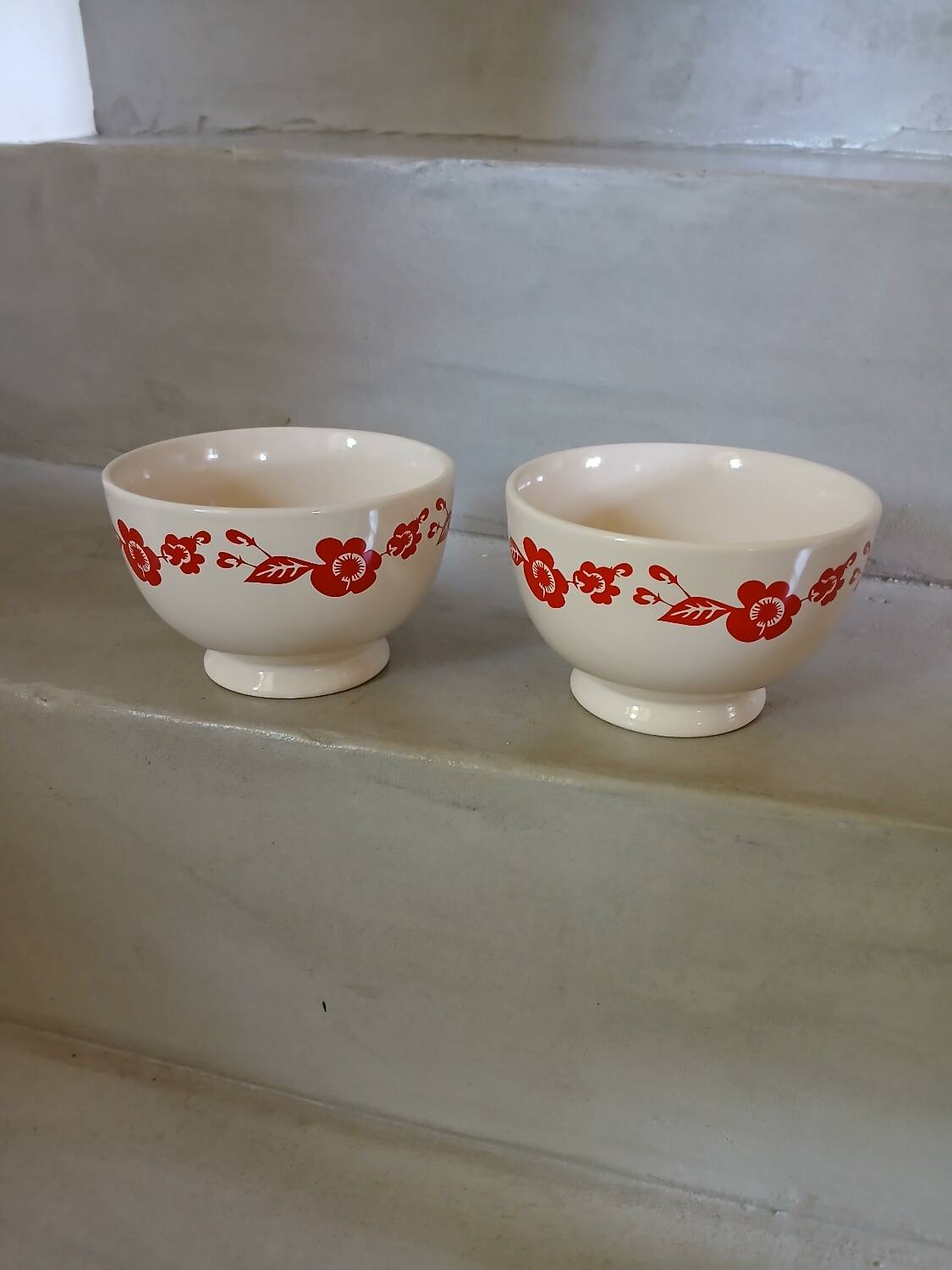 2 vintage bowls