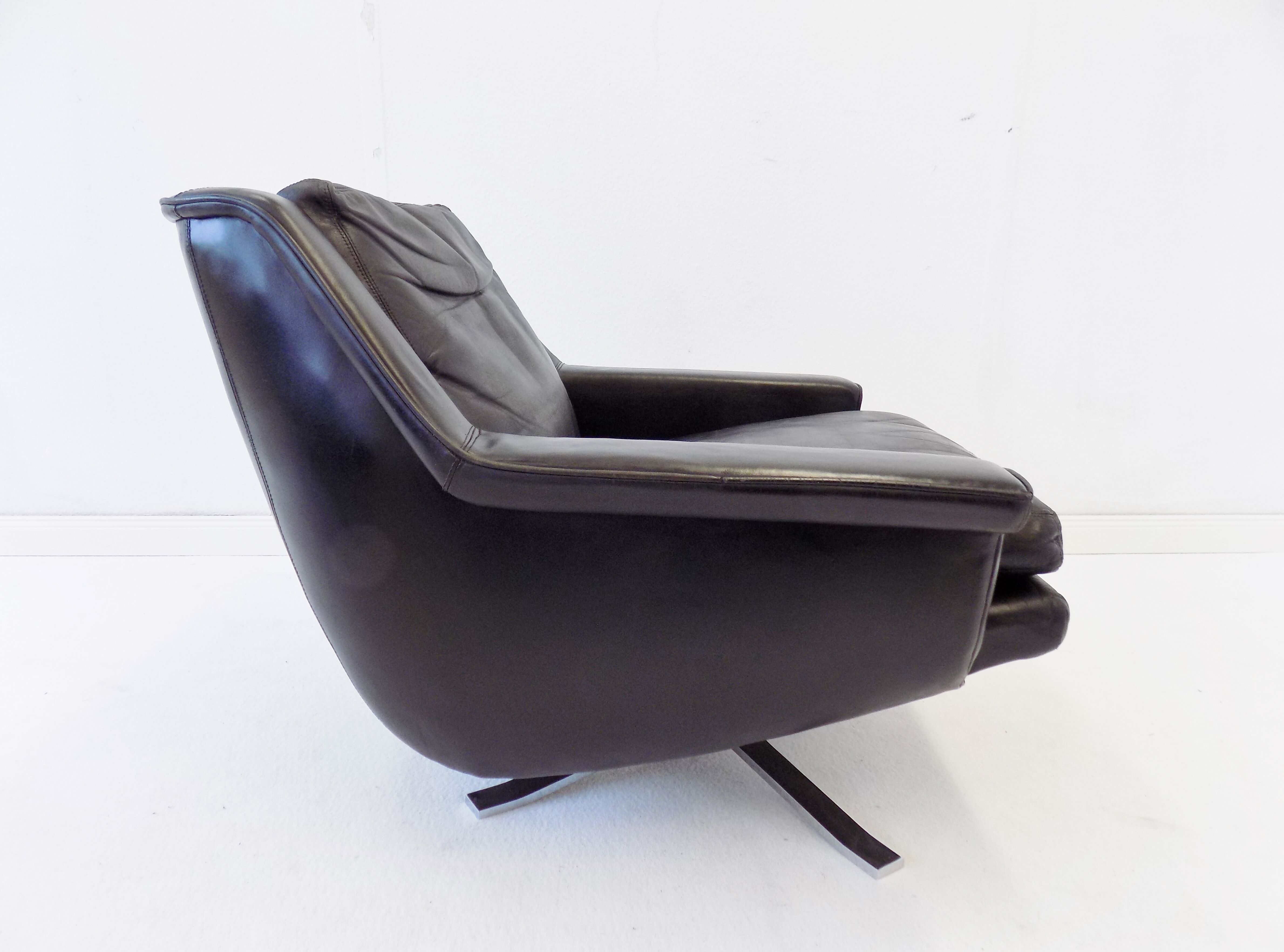 ESA model 802 pair of black leather lounge chairs by Werner Langenfeld
