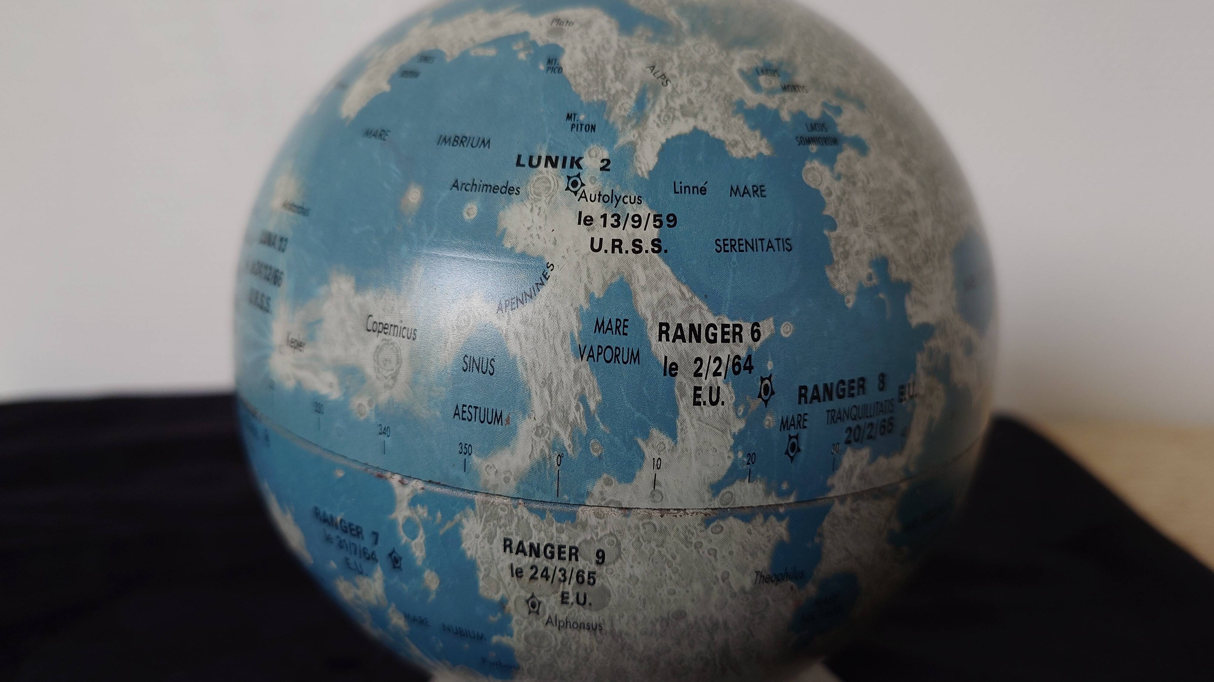 Lunar globe Robert I. Johnson 1966 – Vintage NASA – metal, original base