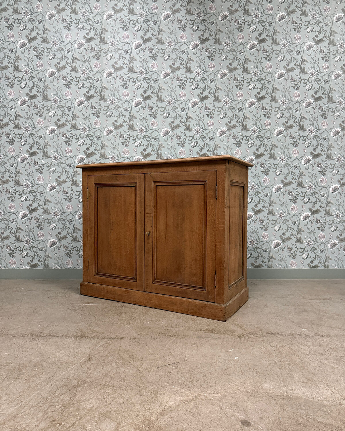 Rustic buffet (renovated)