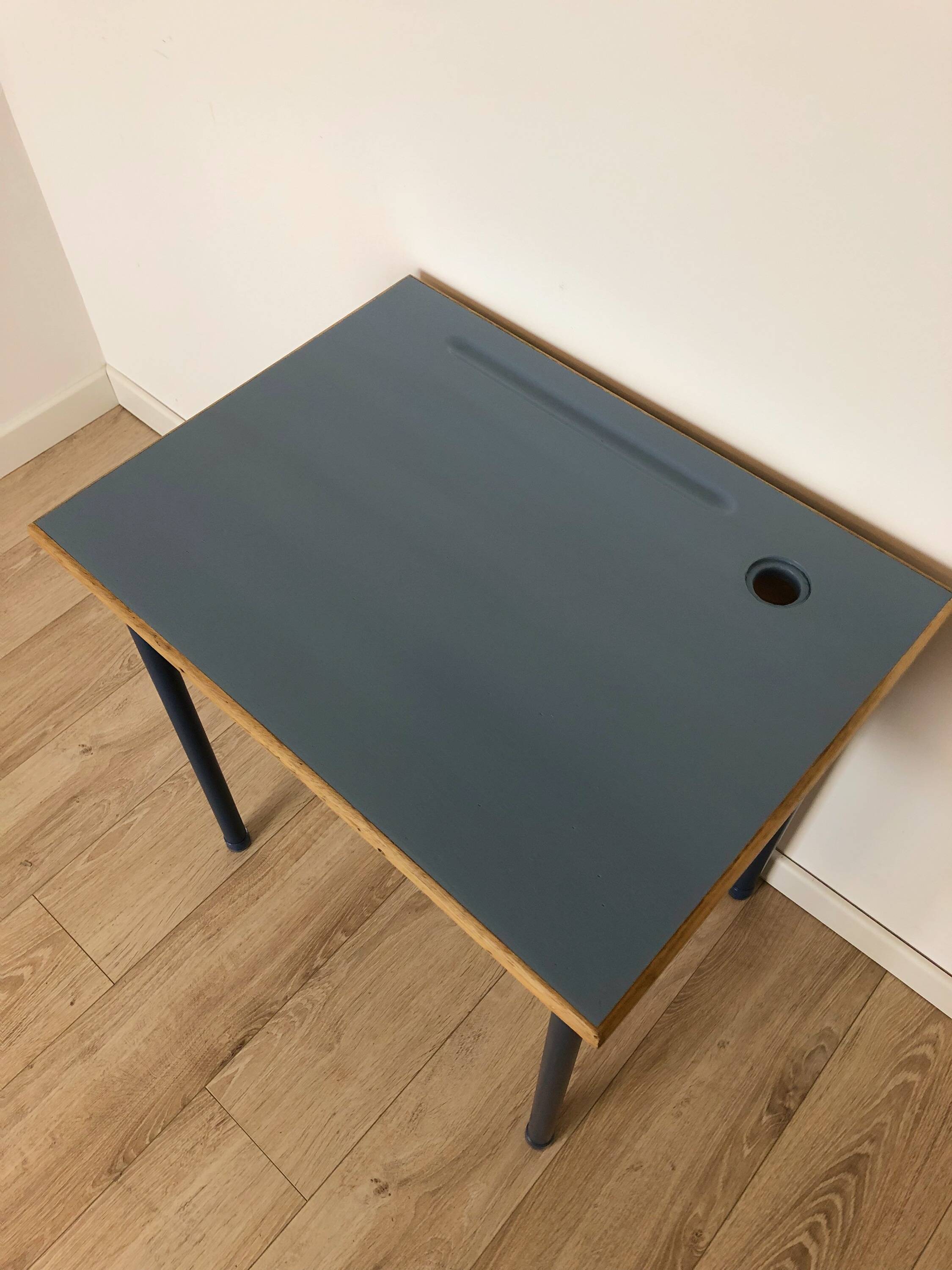 IDEE STILT TABLE 1200 Green Black