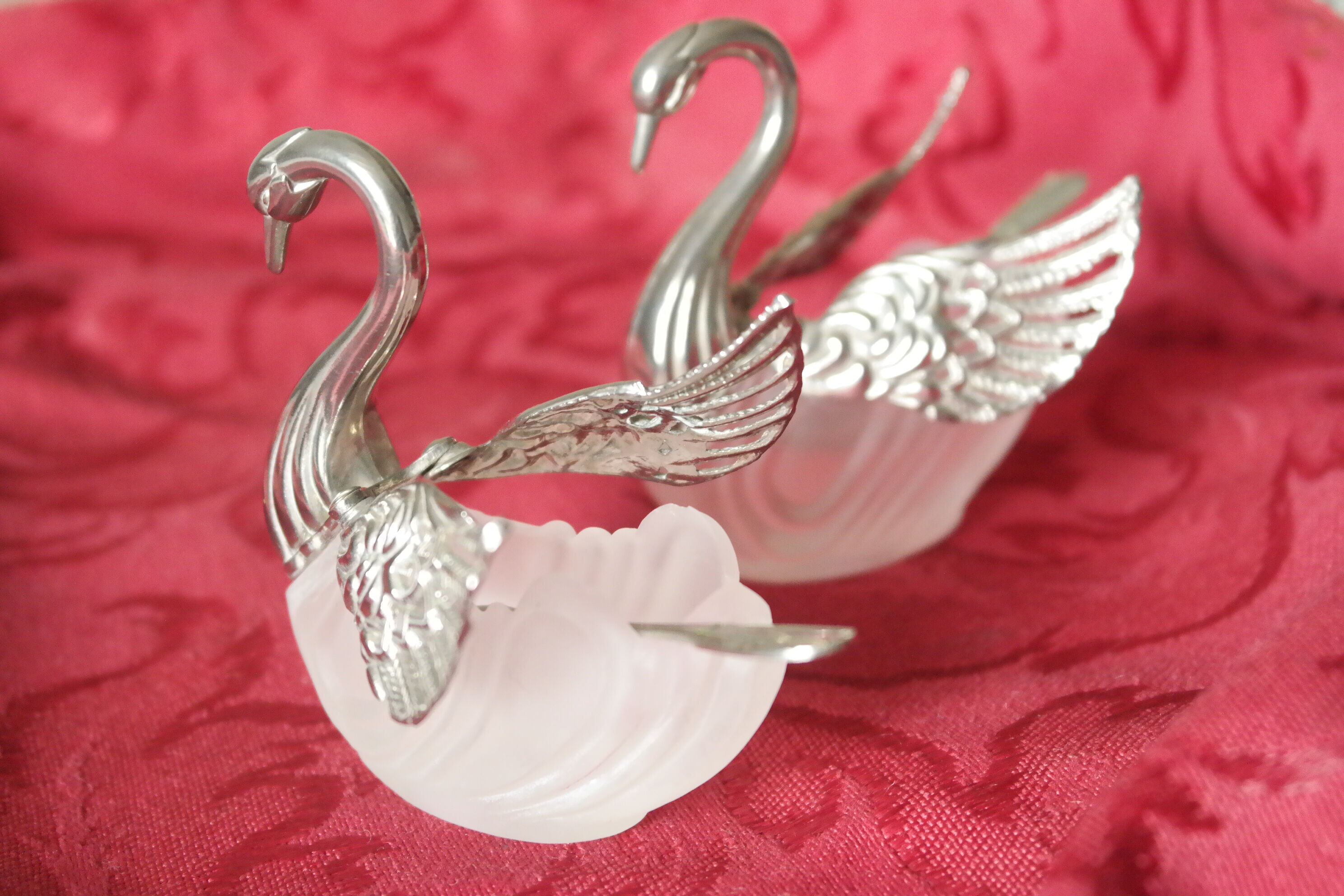 Pepper salt swans silver metal glass