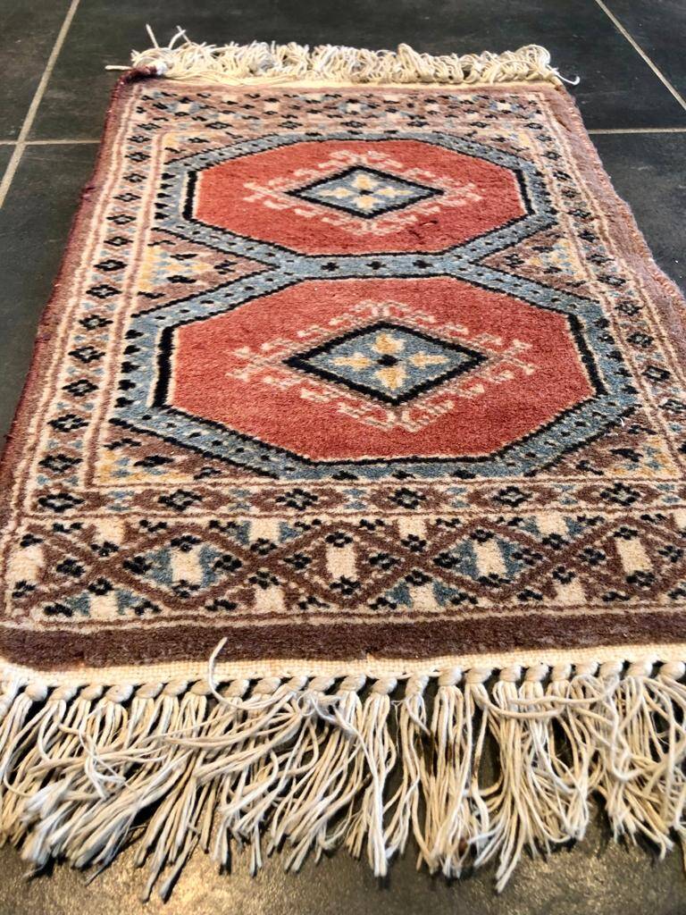 Handmade Pakistani rug