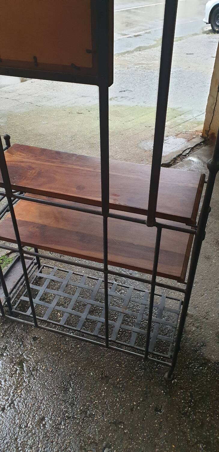 Contemporary locker room