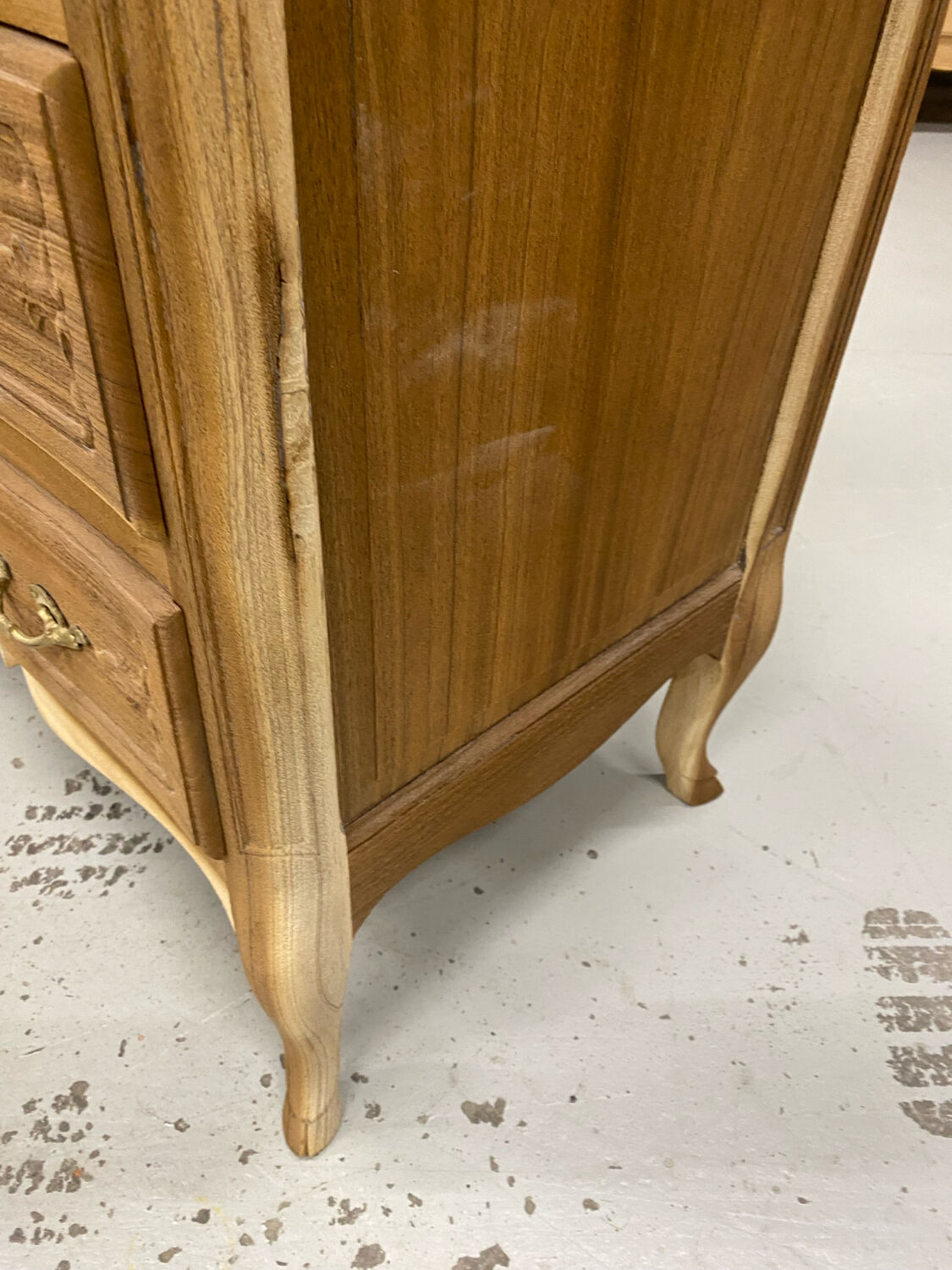 Louis XV style chest of drawers in raw wood