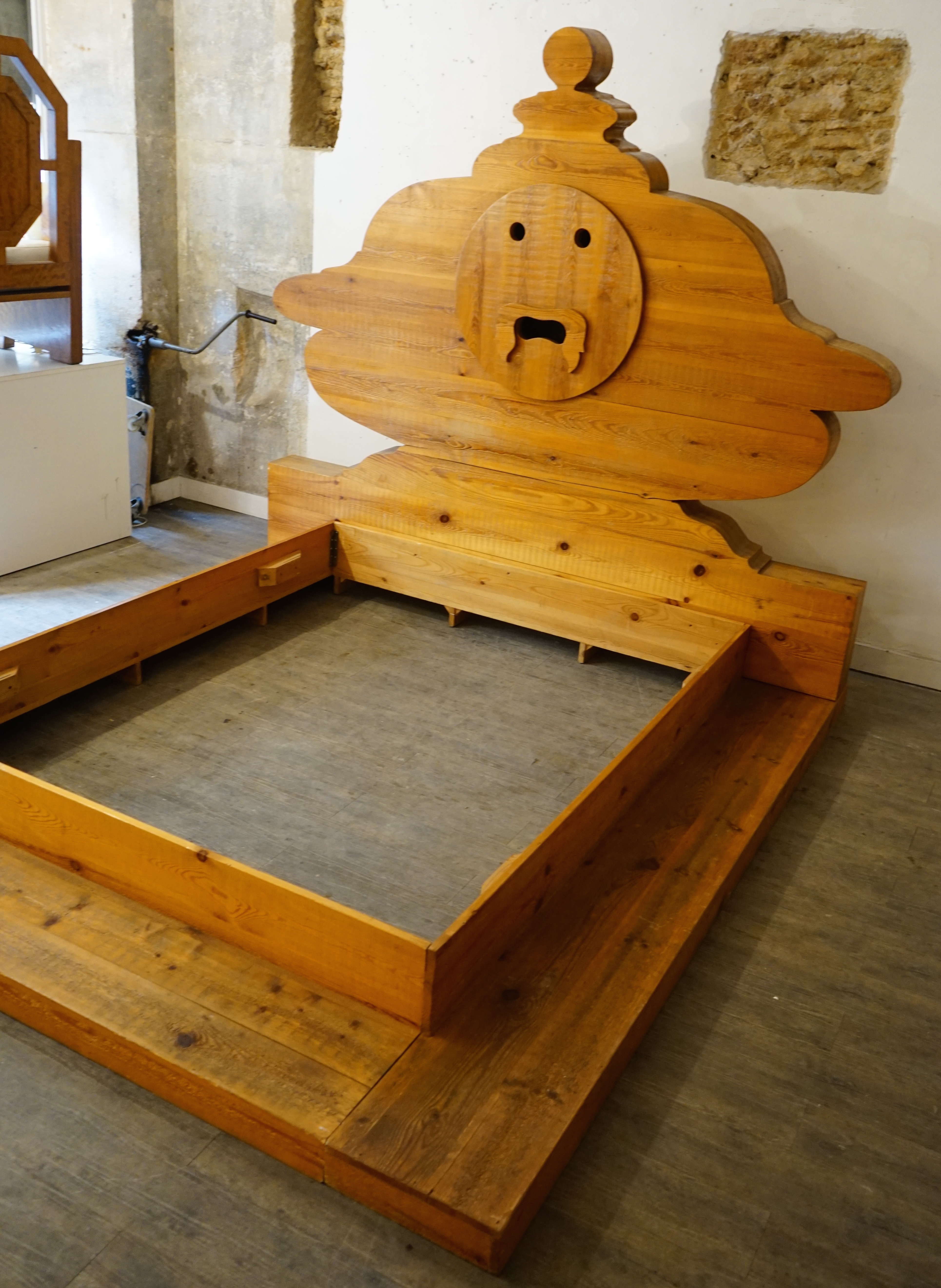 Bed frame of Mario Ceroli «Bocca della Verità»