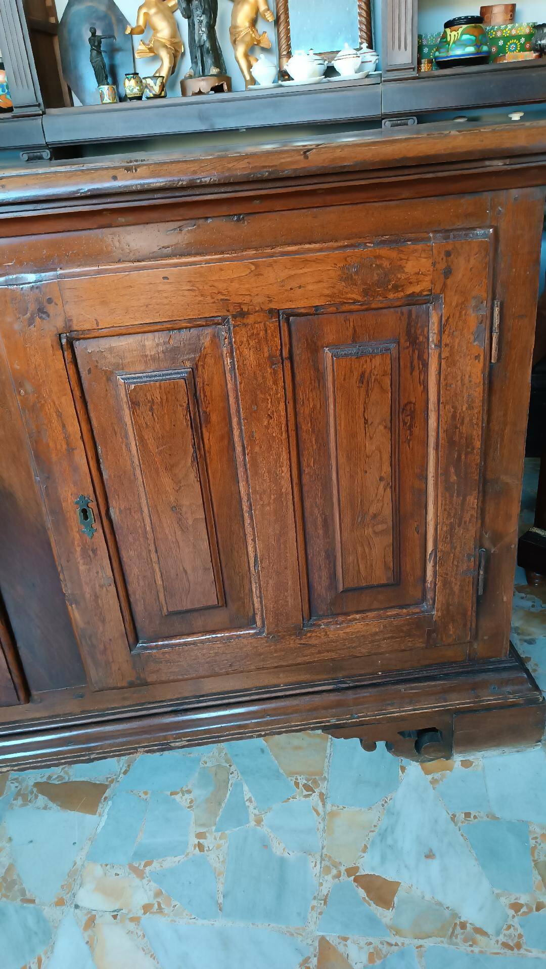 Grand Buffet Antique Du 17ème Siècle En Noyer Du Nord De l'Italie