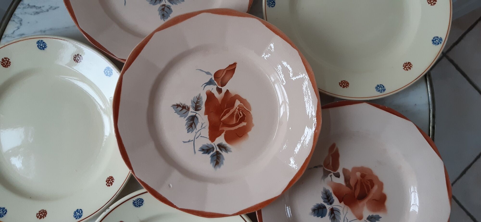 Set of 6 flat plates mismatched Digoin Sarreguemines
