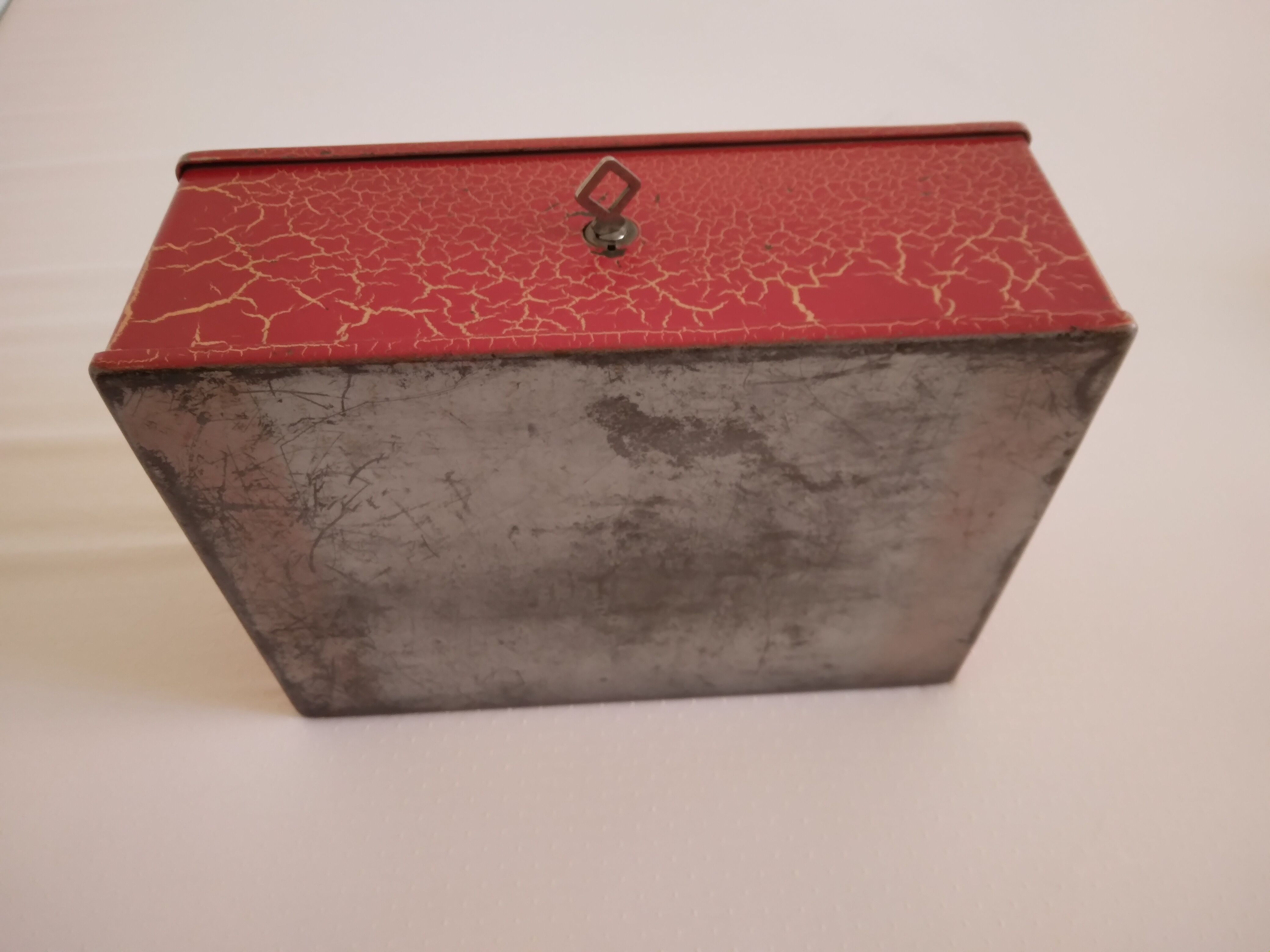 Keyed industrial metal body