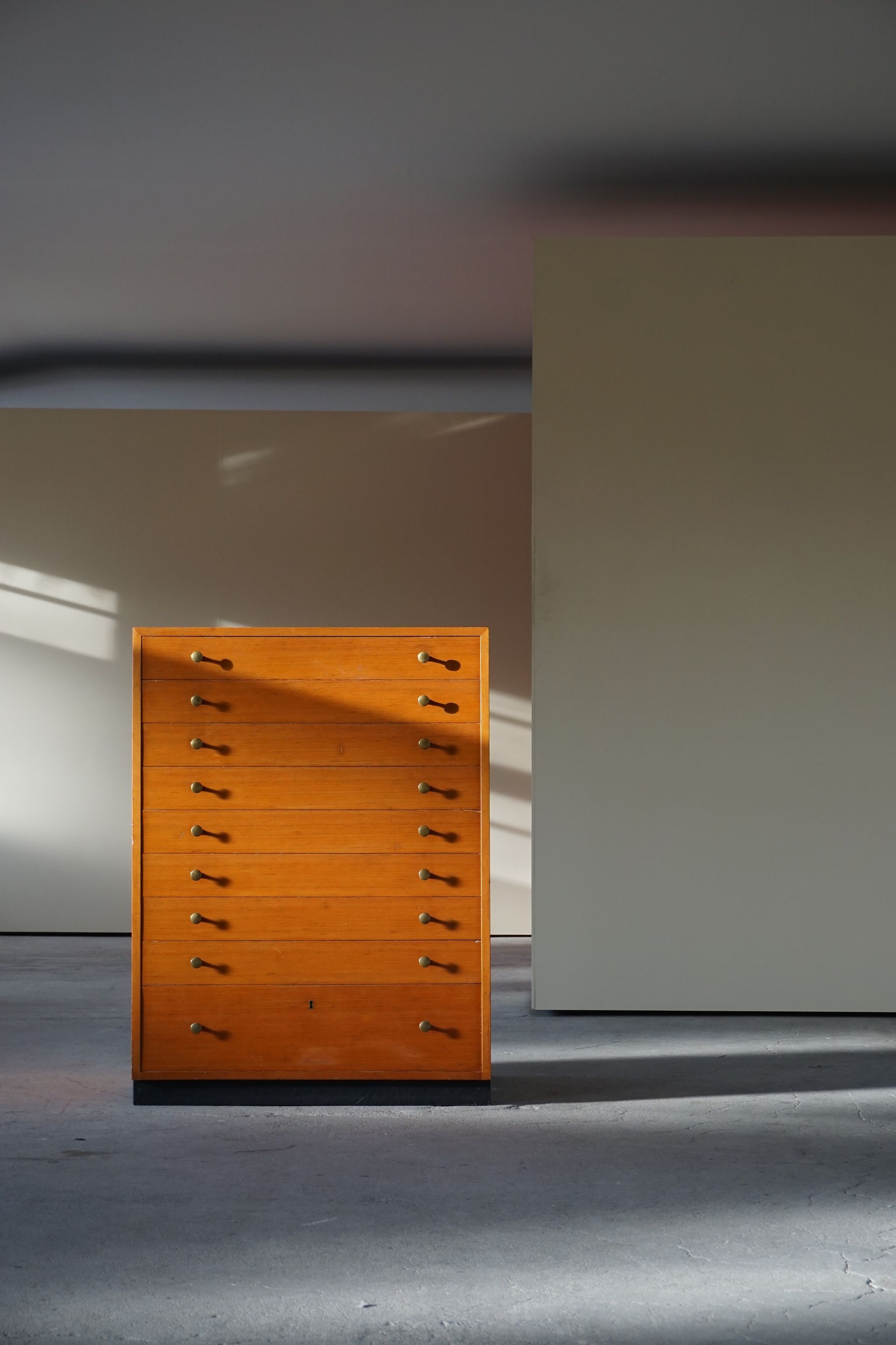 Oregon Pine Chest of Drawers with Brass Handles, 1970s