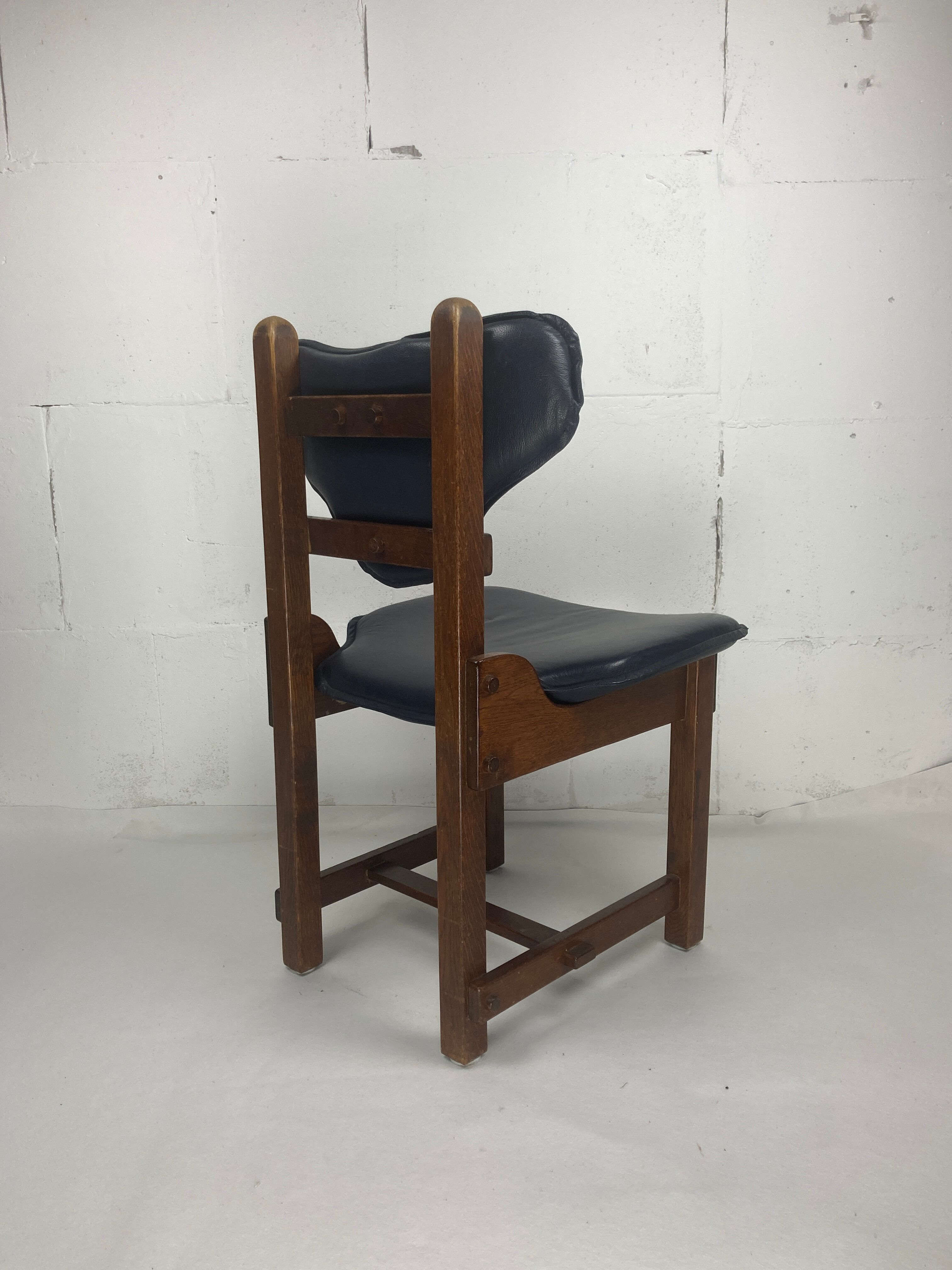 Ensemble de 4 chaises de salle à manger brutalistes en chêne et cuir, années 1960