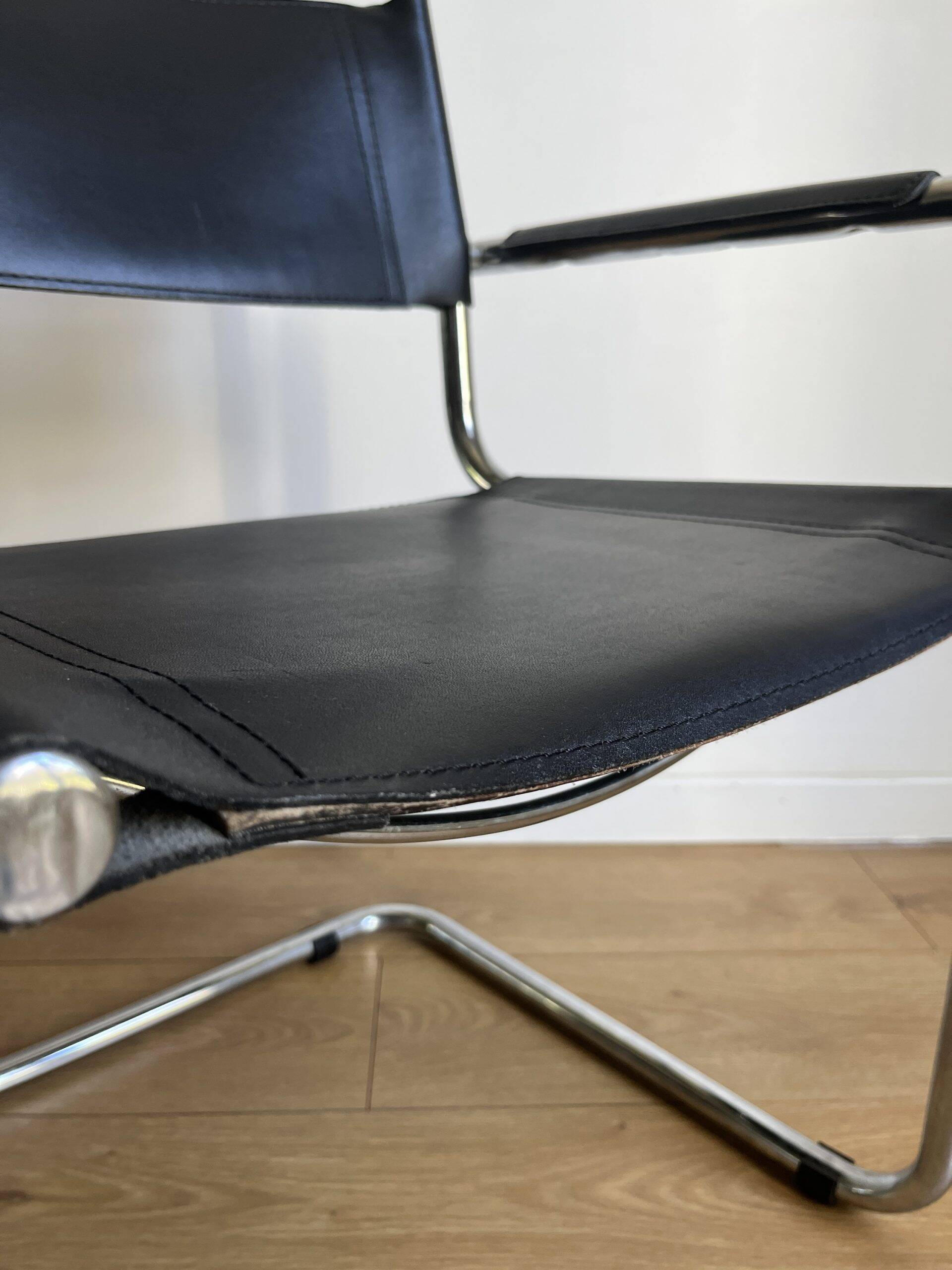 Black leather cantilever armchair Bauhaus design