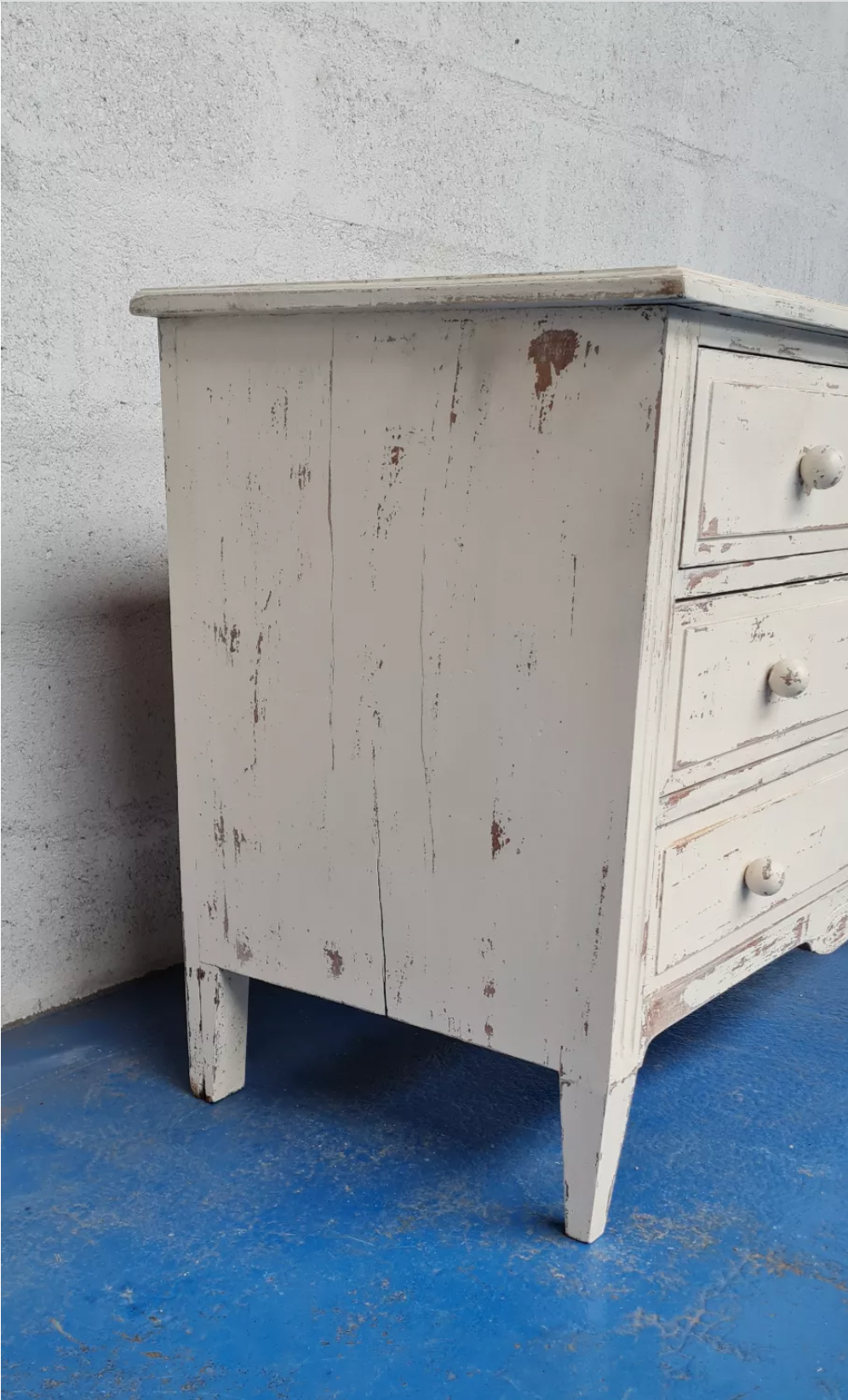 Commode patinée vintage