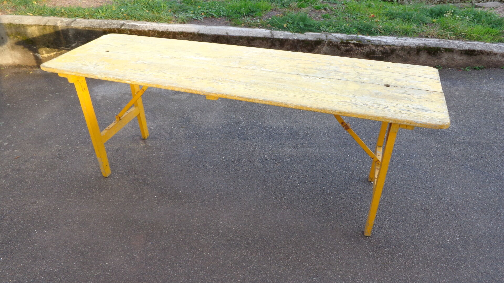 Brewery folding table