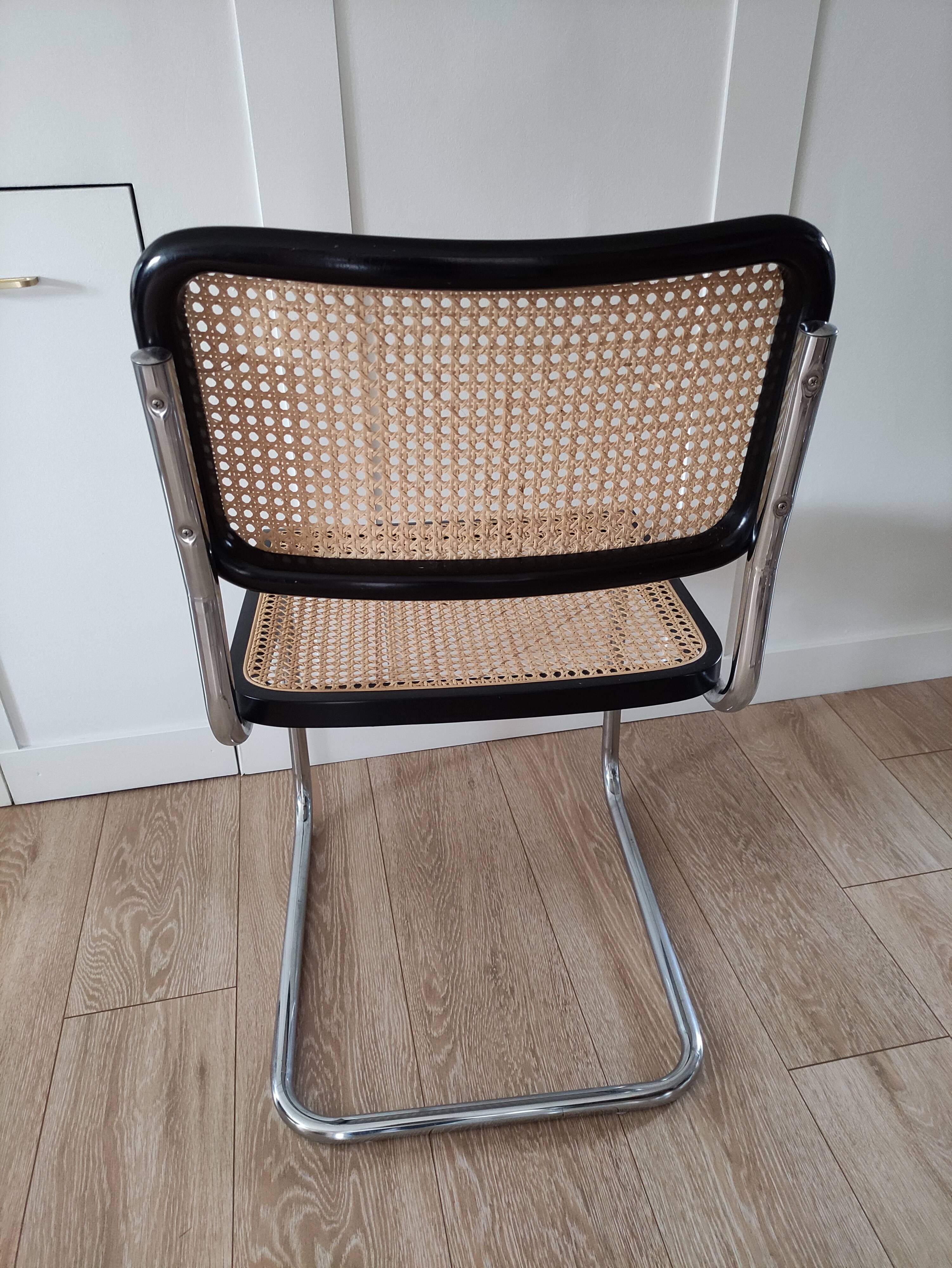 Chaise cannée modèle B32 de Marcel Breuer