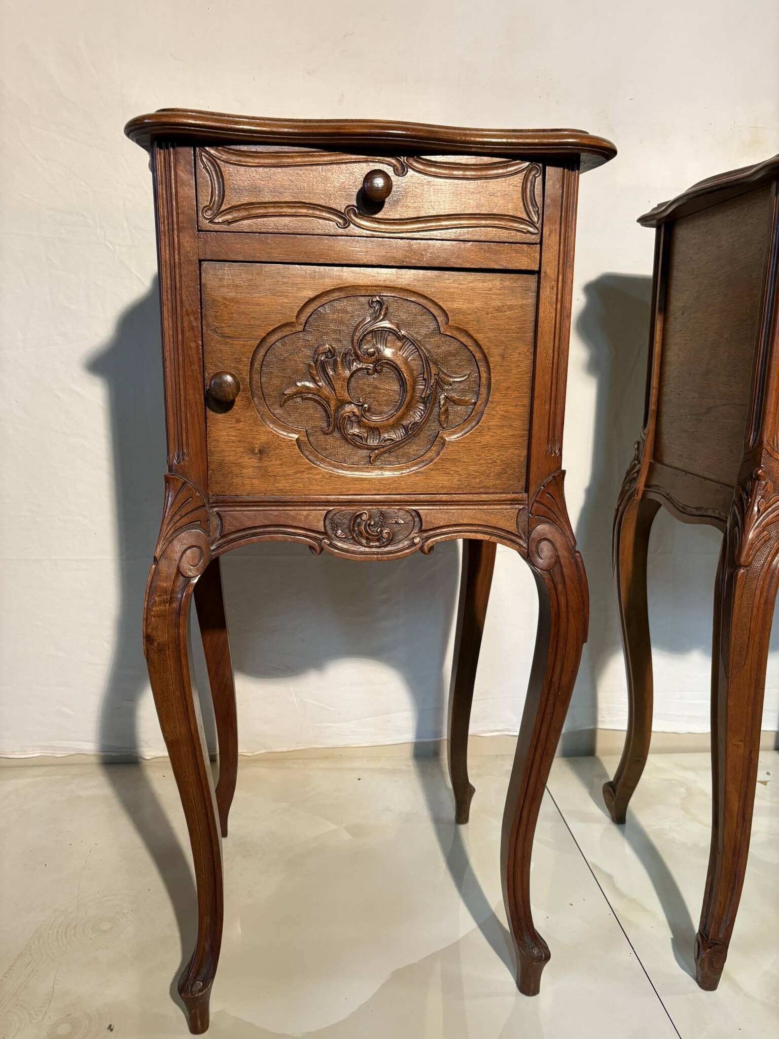 Pair of antique bedside tables with marble top and ceramic niche