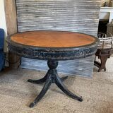 Pedestal table