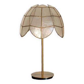 Table lamp made with a set mother-of-pearl lampshade, with a golden base