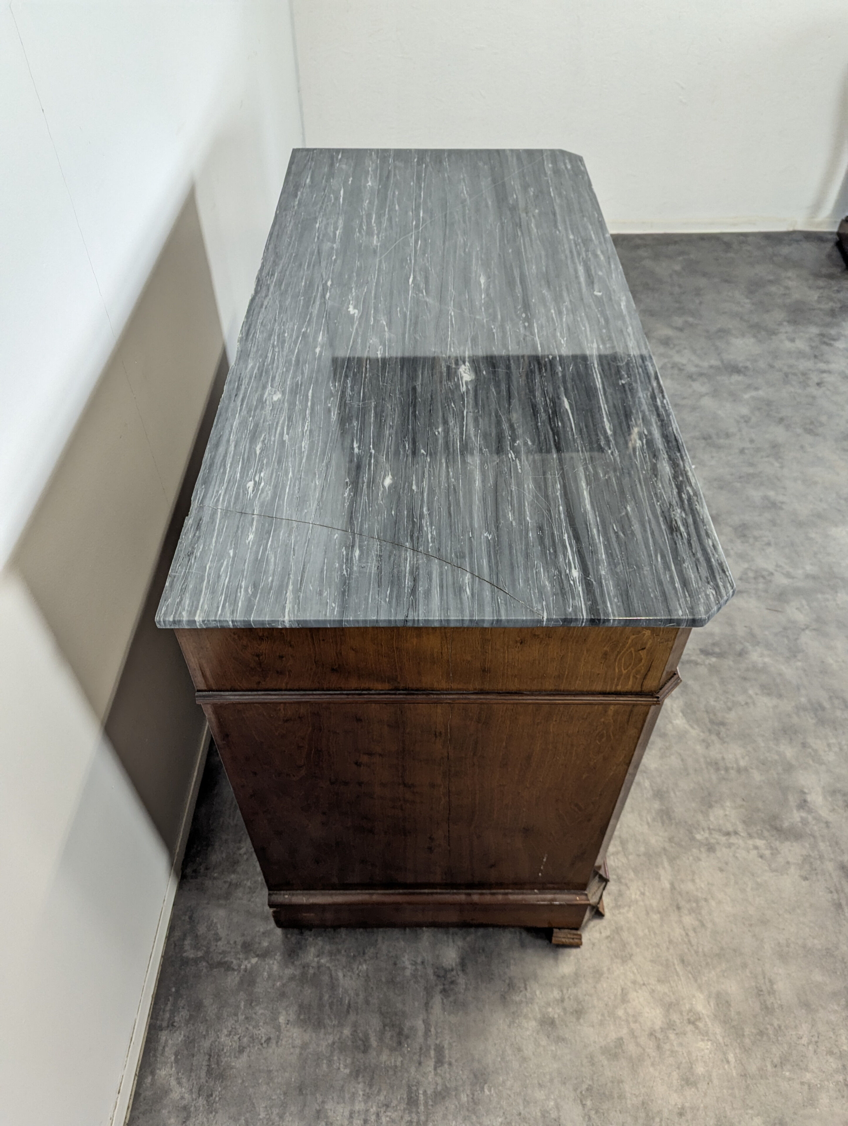 Period restoration mahogany chest of drawers