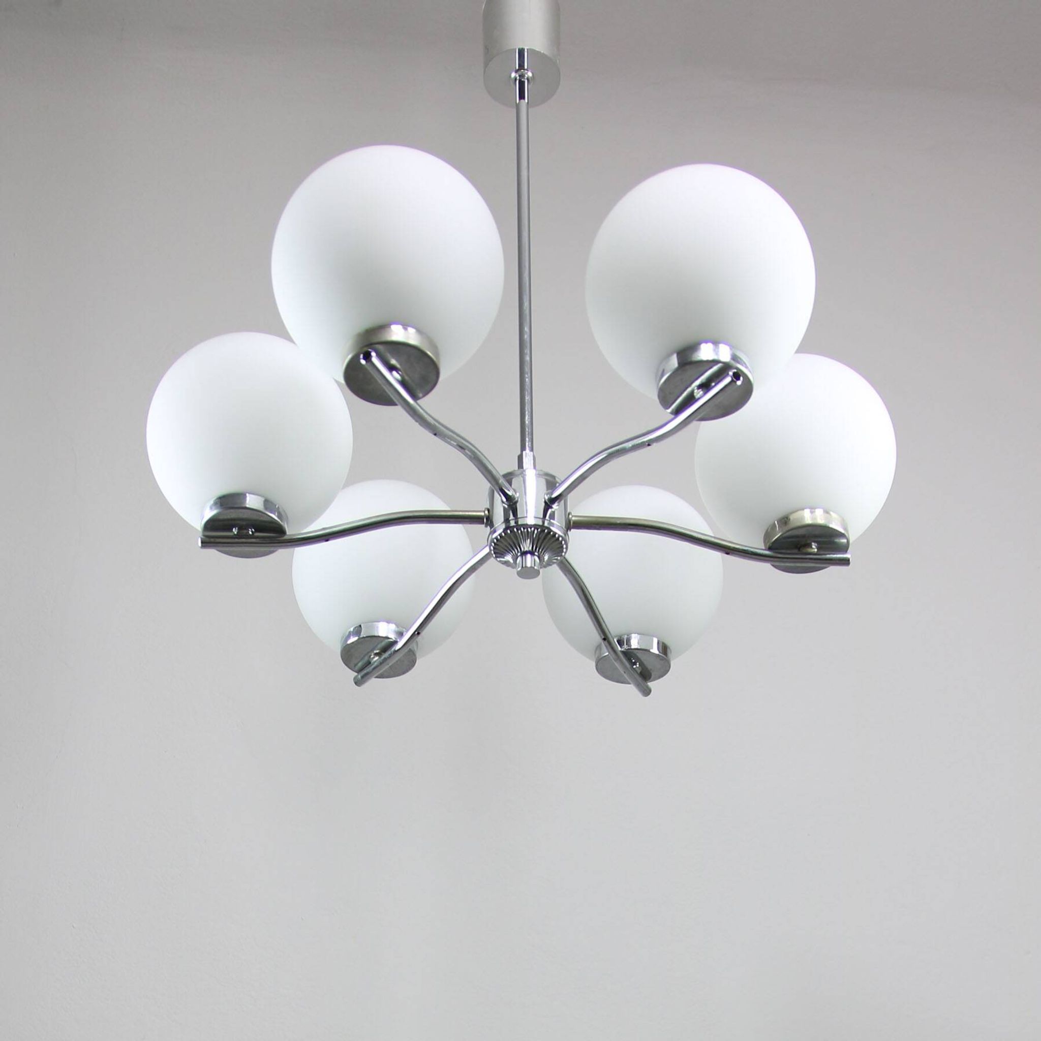 Lustre vintage en chrome et opaline, italie, 1970s