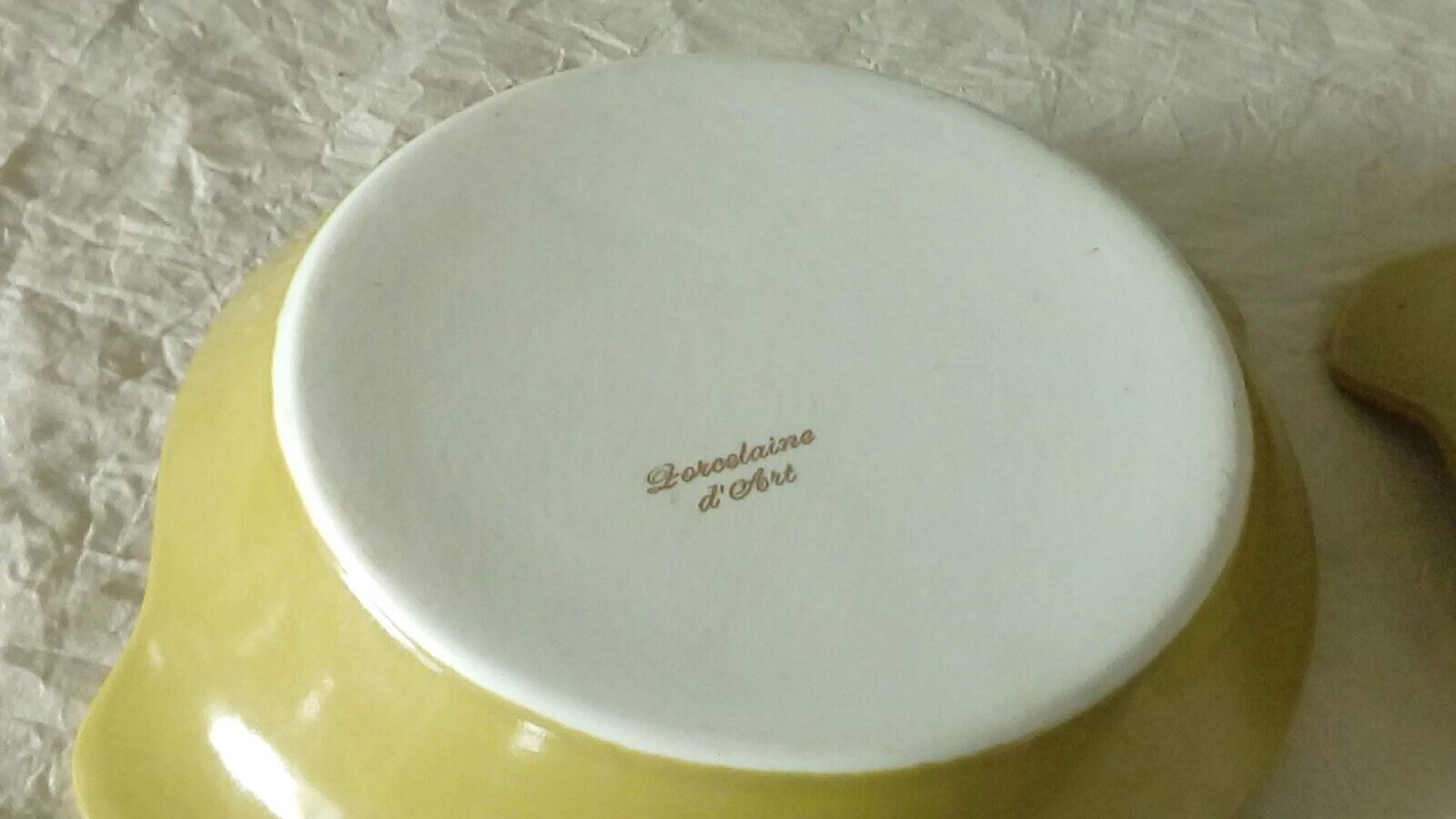 Porcelain egg dishes