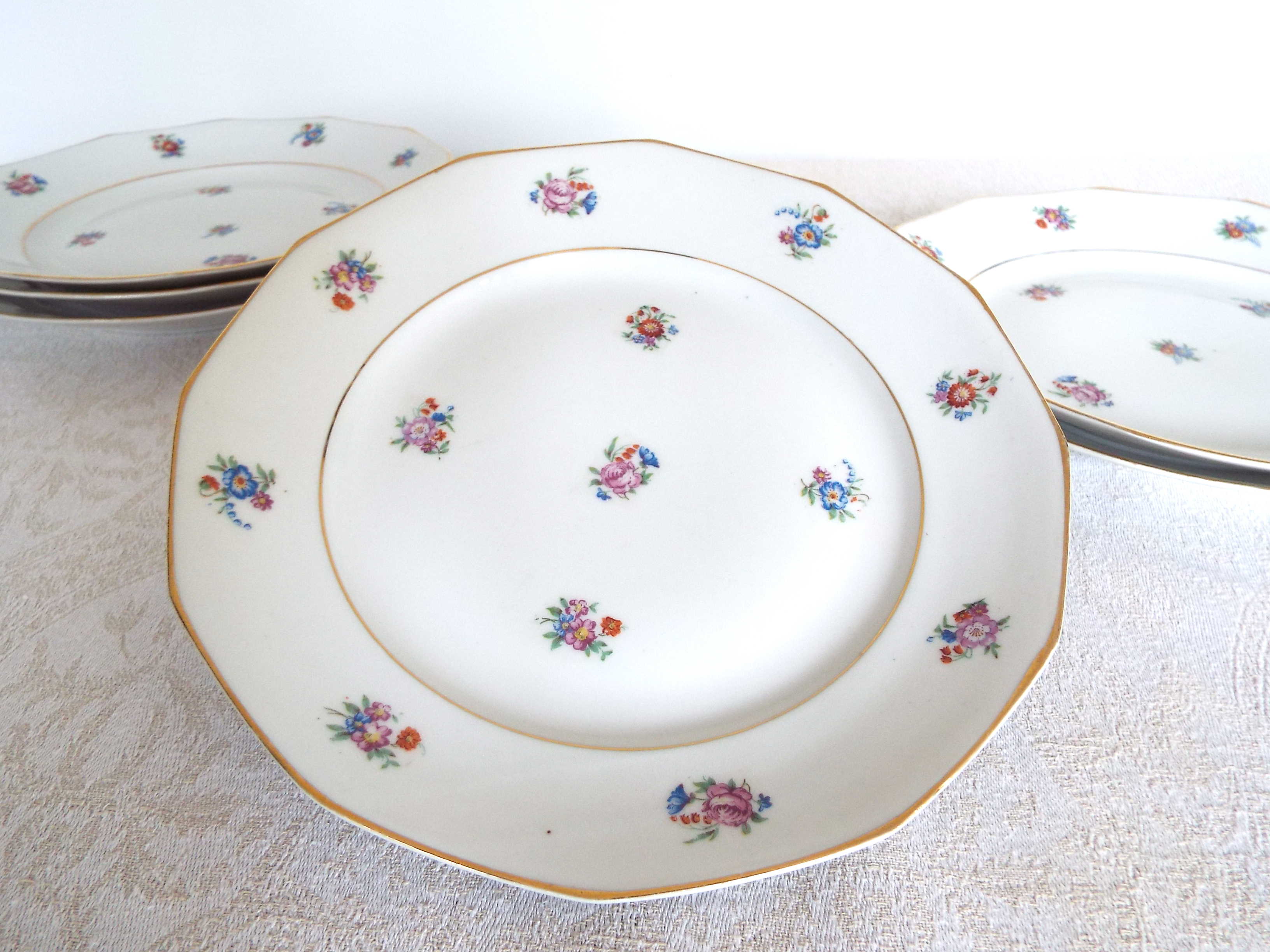 6 flat porcelain plates