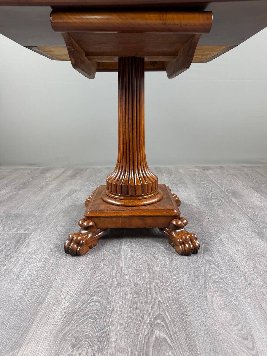 Table à jeux en acajou, XIXe siècle