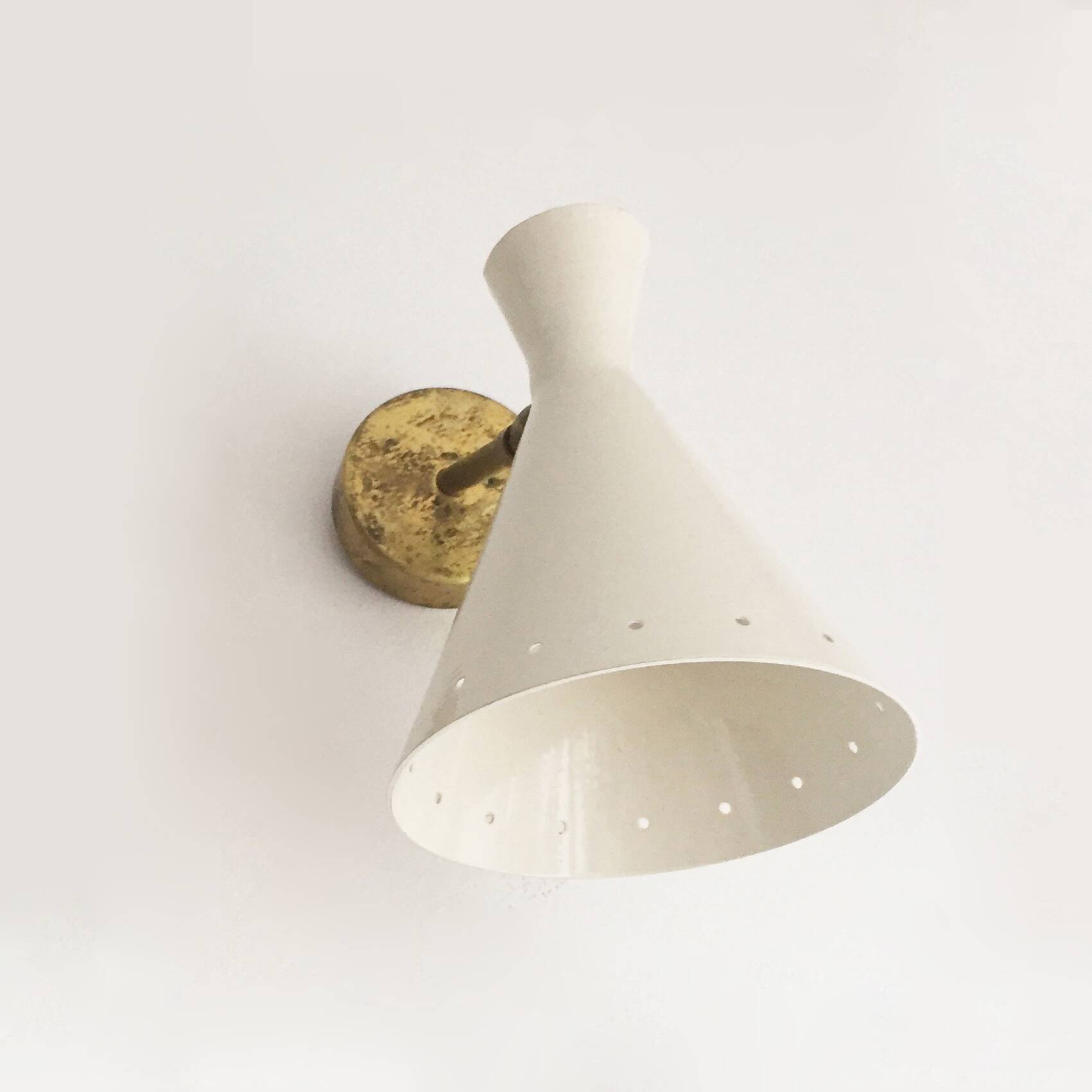 Italian design wall light from the 1950s