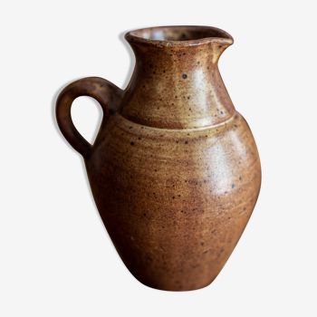 The sandstone pitcher