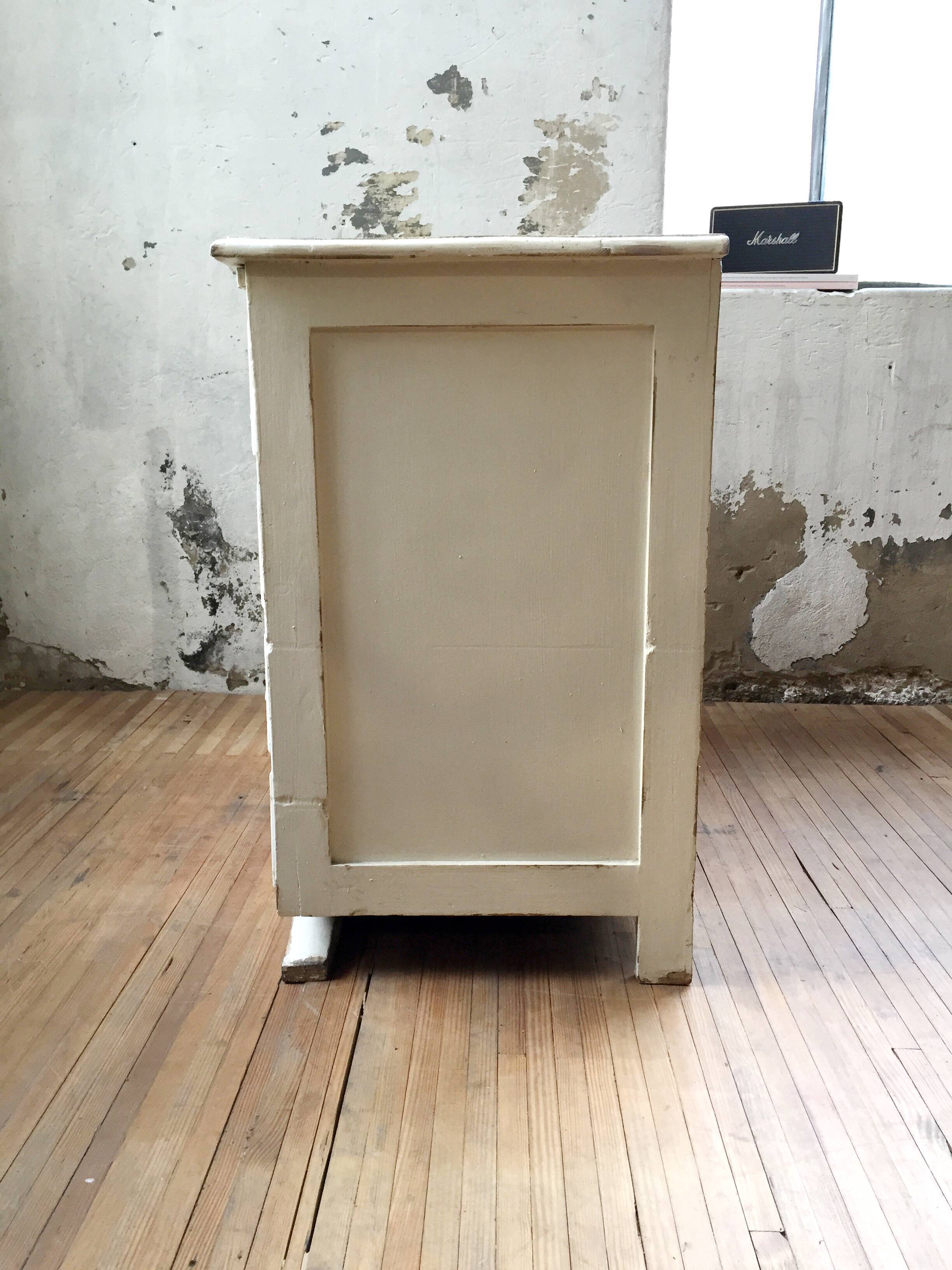 Commode ancienne blanche de métier