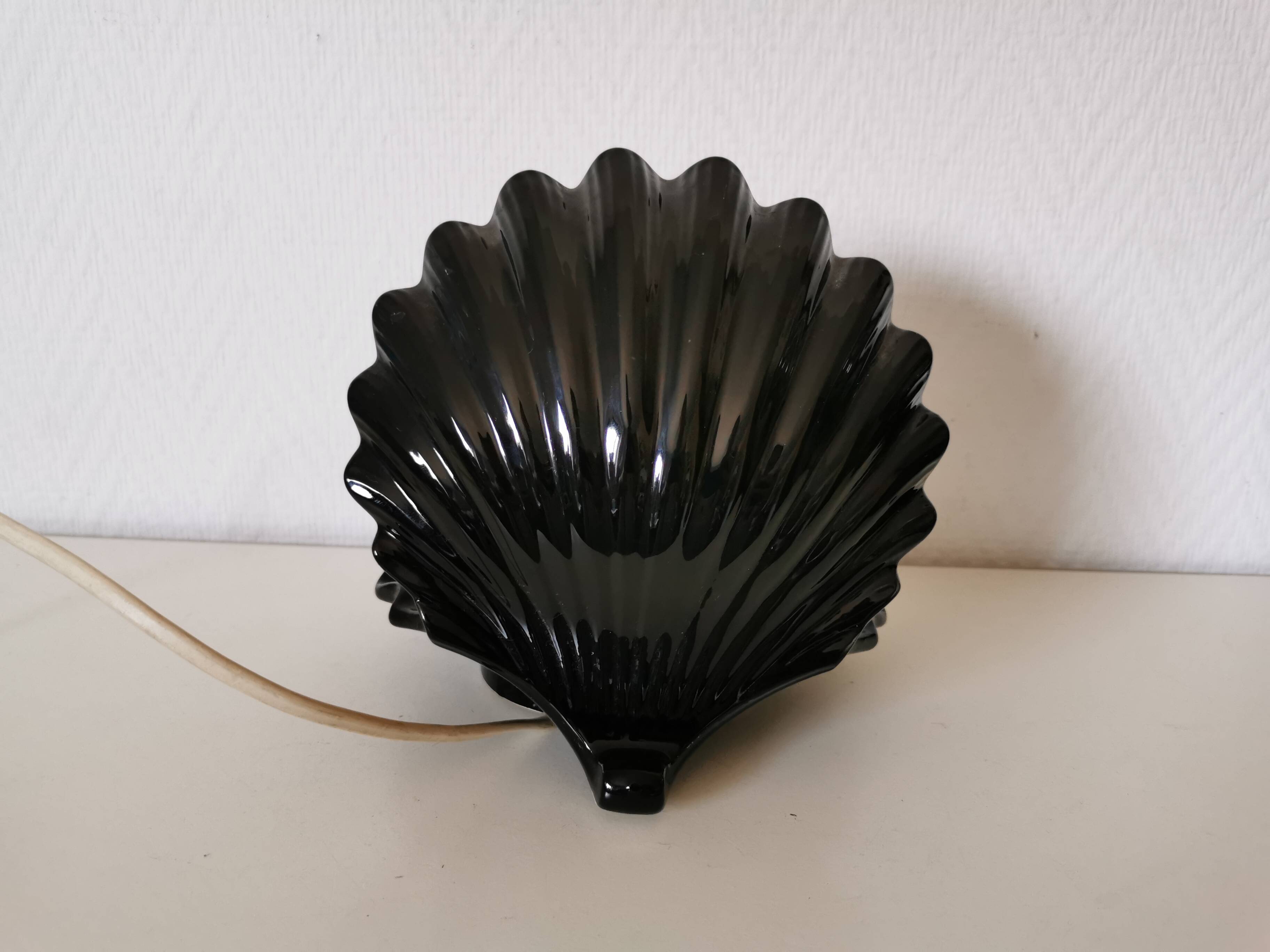 shell lamp, ceramic from the 80s