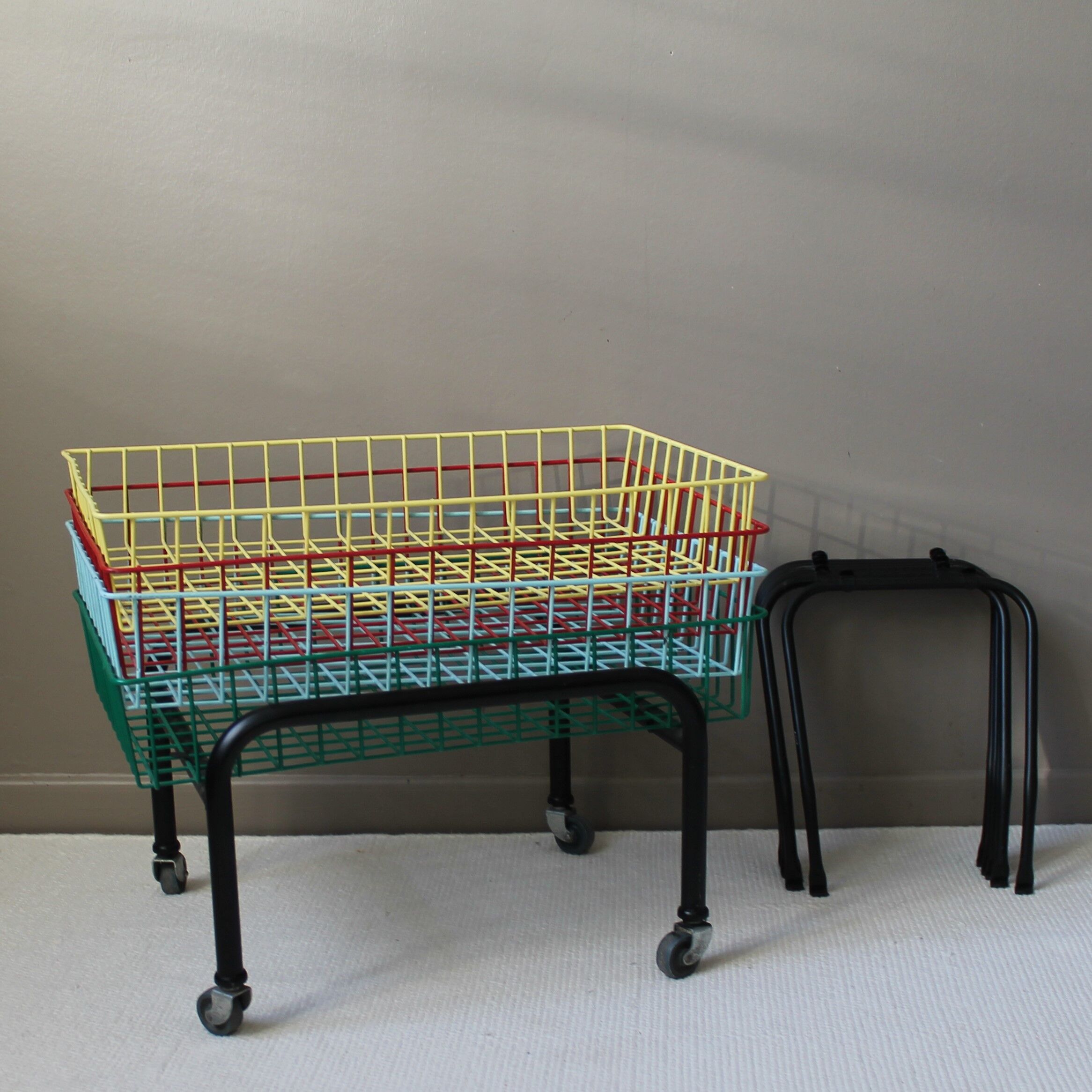 Vintage metal shelf/bookcase