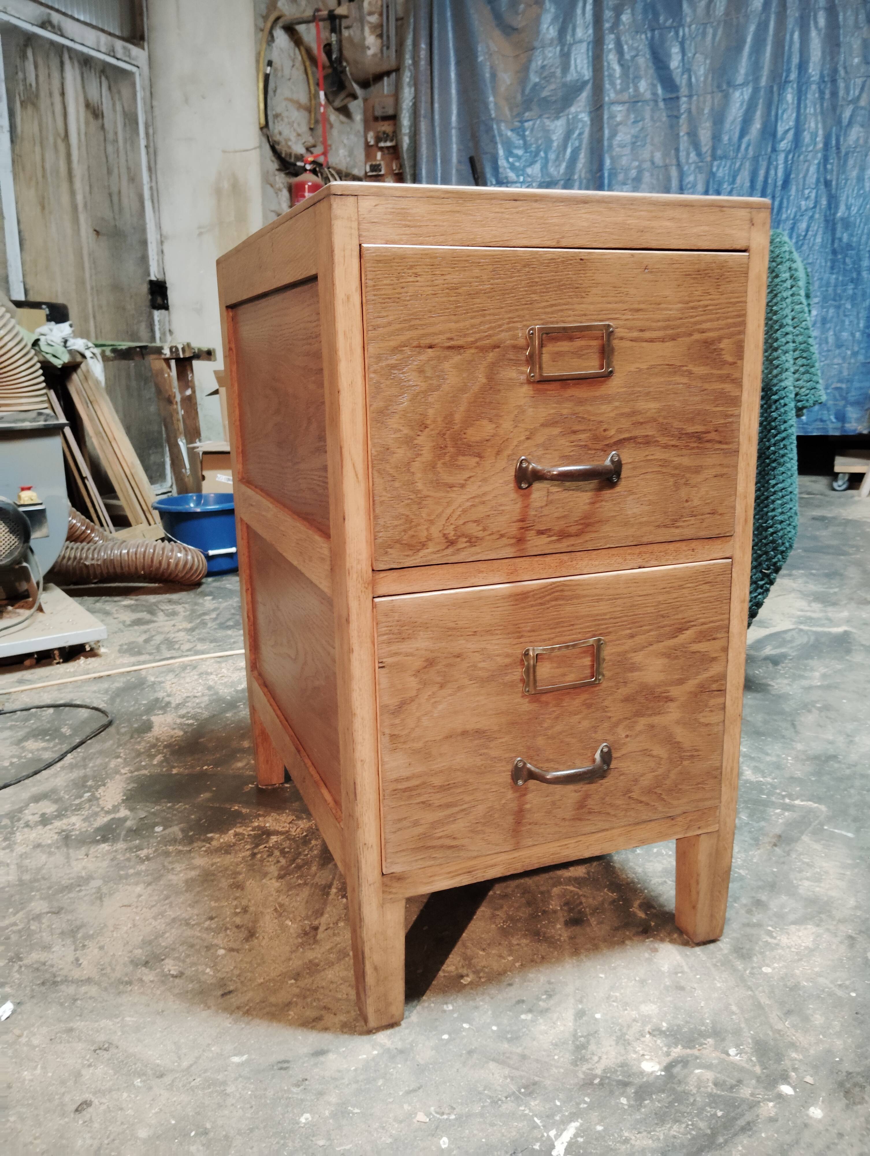 Workbench for freestanding use, lightened