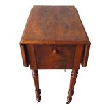 Work side table also known as tabee pipi