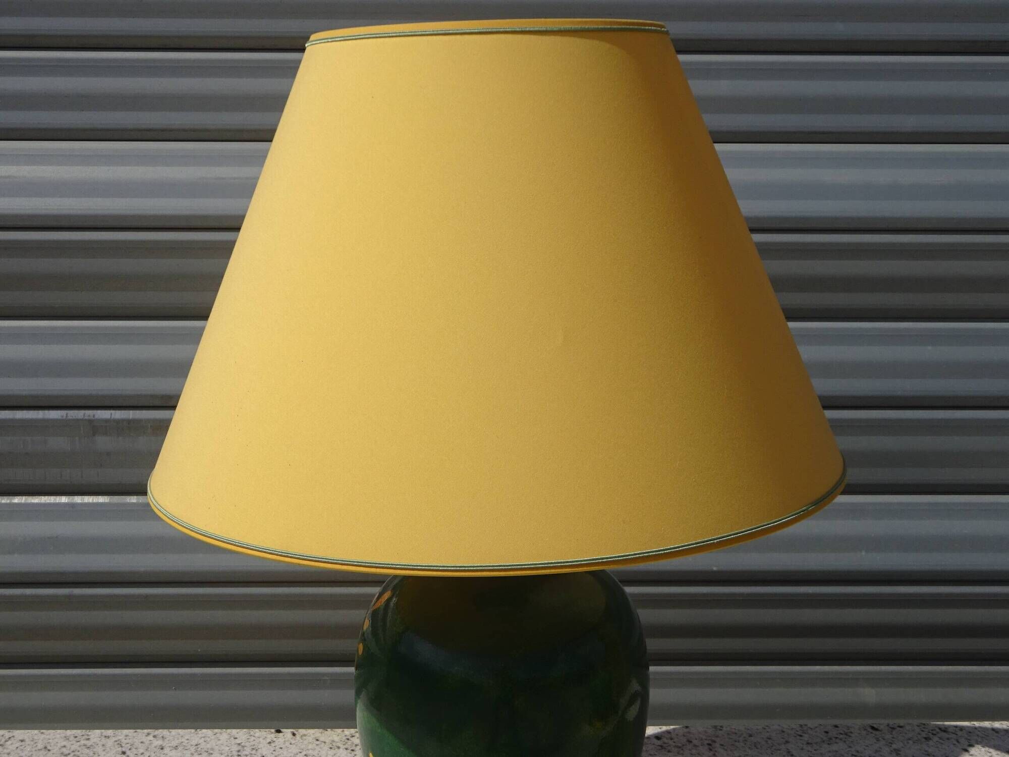 Ceramic lamp L. Drimmer with vase and matching plate.