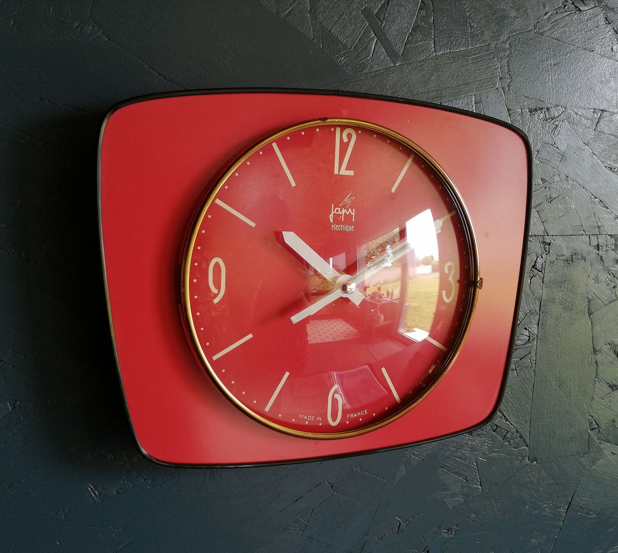 Formica vintage silent wall clock "Japy Electric Raspberry"