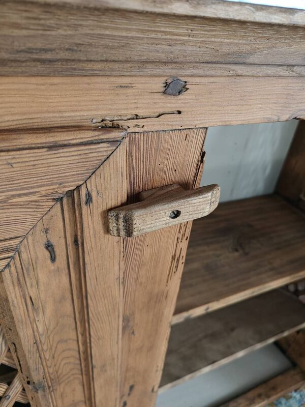 Buffet ancien pin massif et plateau zinc