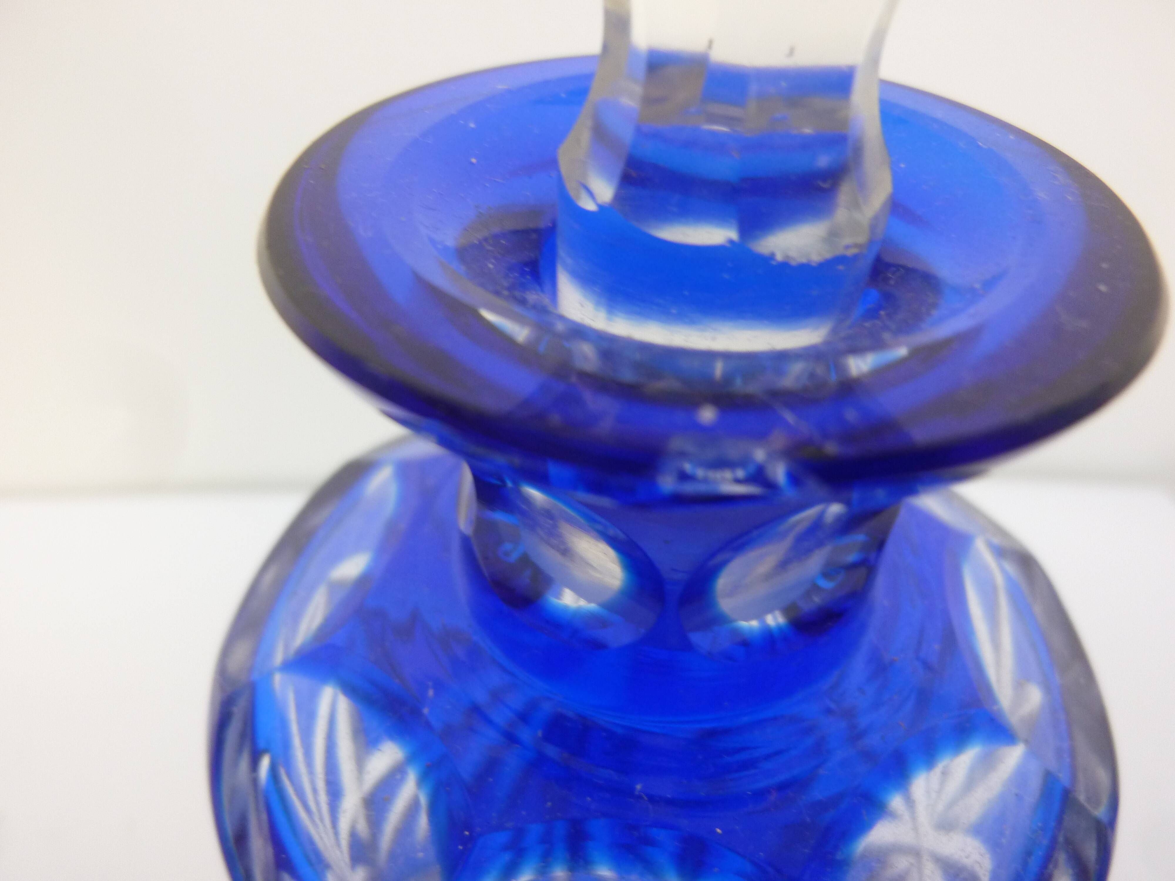 Set of 3 crystal bottles cut cobalt blue and transparent St Louis, Baccarat